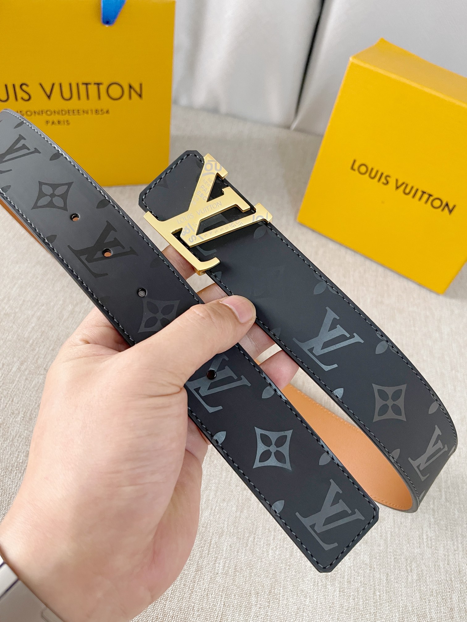 Louis Vuitton Men Belt Width 4cm