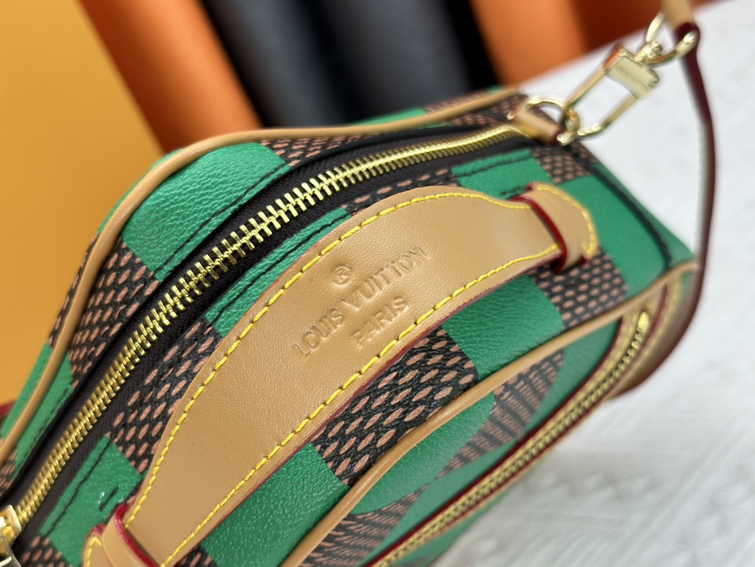 Louis Vuitton N40563 Shoulder Bags Size 20cm