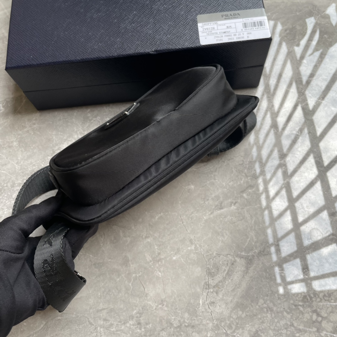 Prada 2VH128 Re-Nylon Men Shoulder Bags Size 19*13*2.5cm