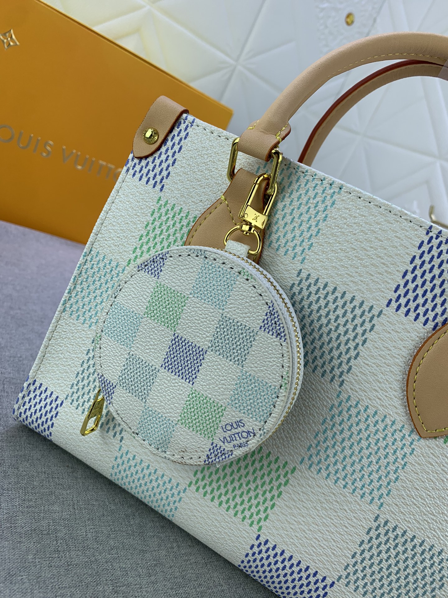 Louis Vuitton M46373 OnTheGo Shoulder Bags Size 25*19*11cm