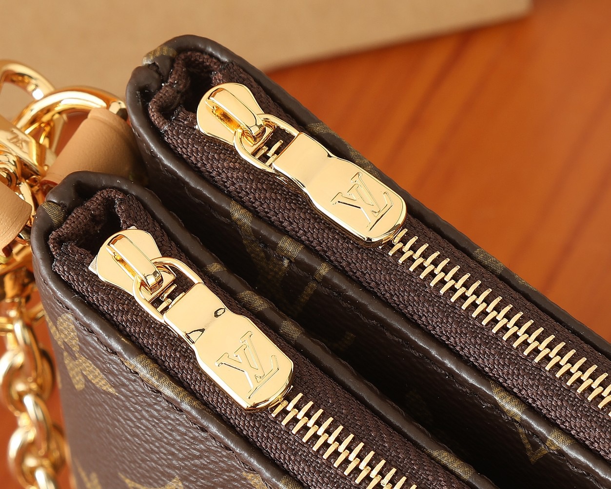 Louis Vuitton M83008 Liv Pochette Shoulder Bag Size 24.5*13.5*6.5cm