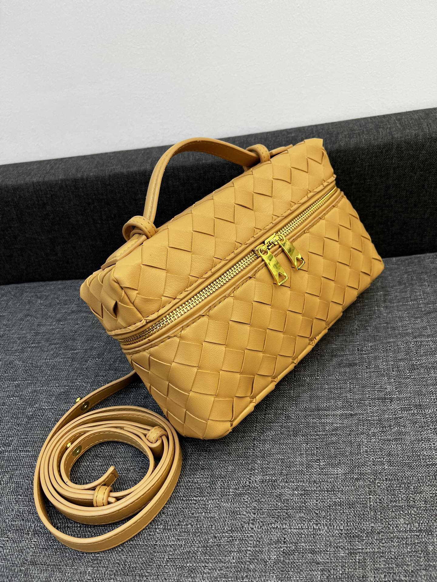 Bottega Veneta Vanity Case Shoulder Bags 24*13*6cm