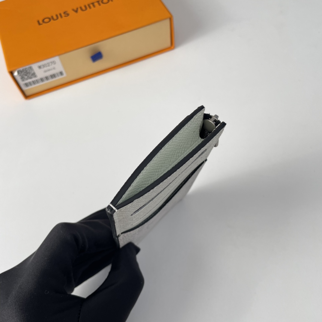 Louis Vuitton M64038 Card Holder Size 14*8cm