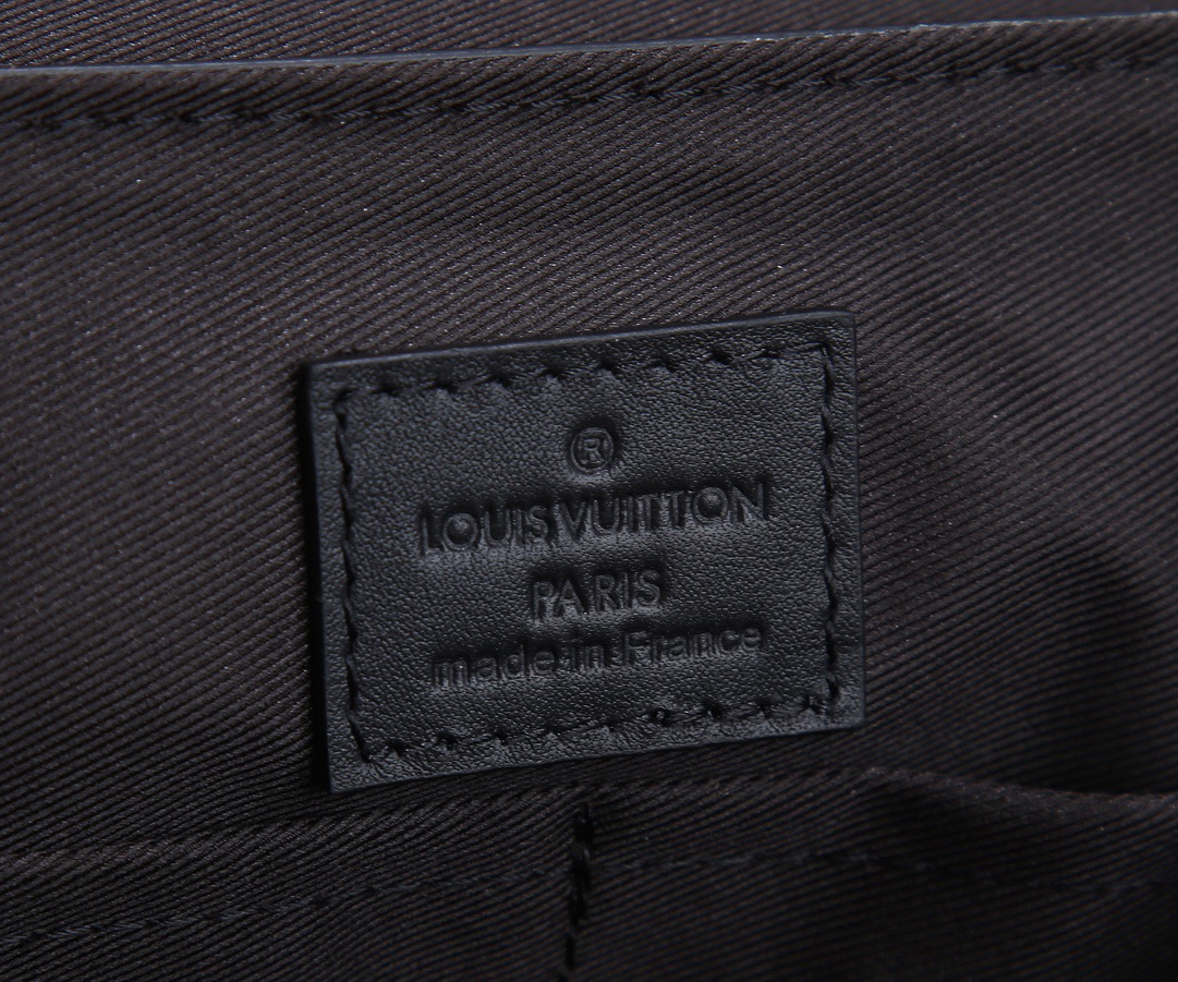 Louis Vuitton M57080 Aerogram Shoulder Bags Size 28*24*10cm