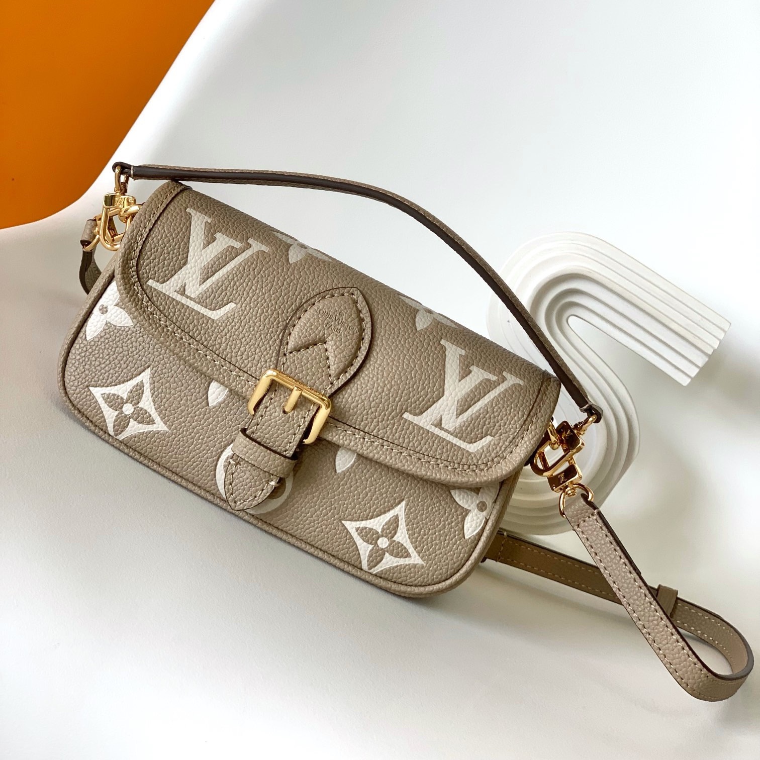 Louis Vuitton M83300 Nano Diane Women Shoulder Bags Size 19*10.5*6cm