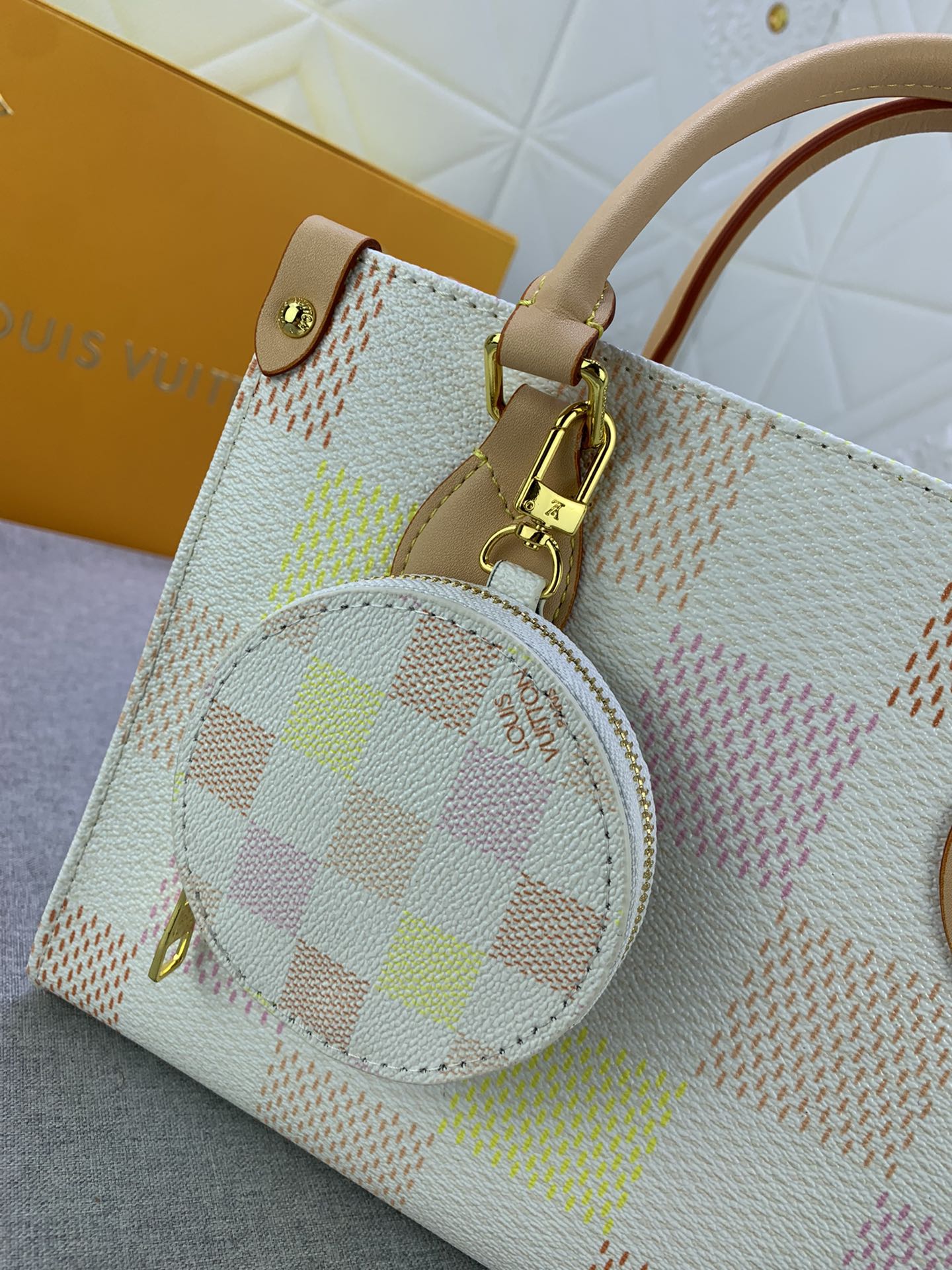 Louis Vuitton M46373 OnTheGo Shoulder Bags Size 25*19*11cm