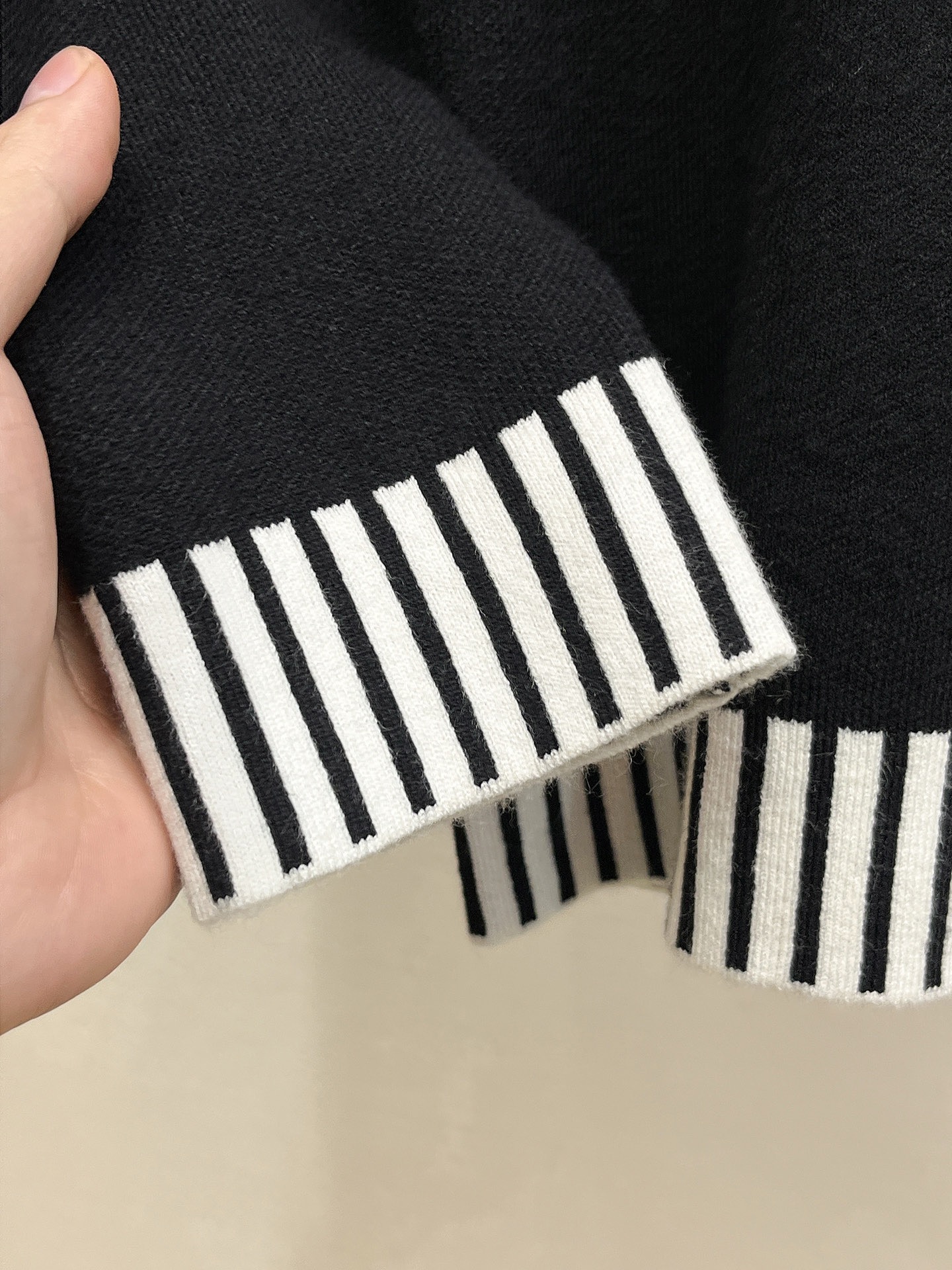 Loewe Unisex Sweatshirt Size M-XXXL