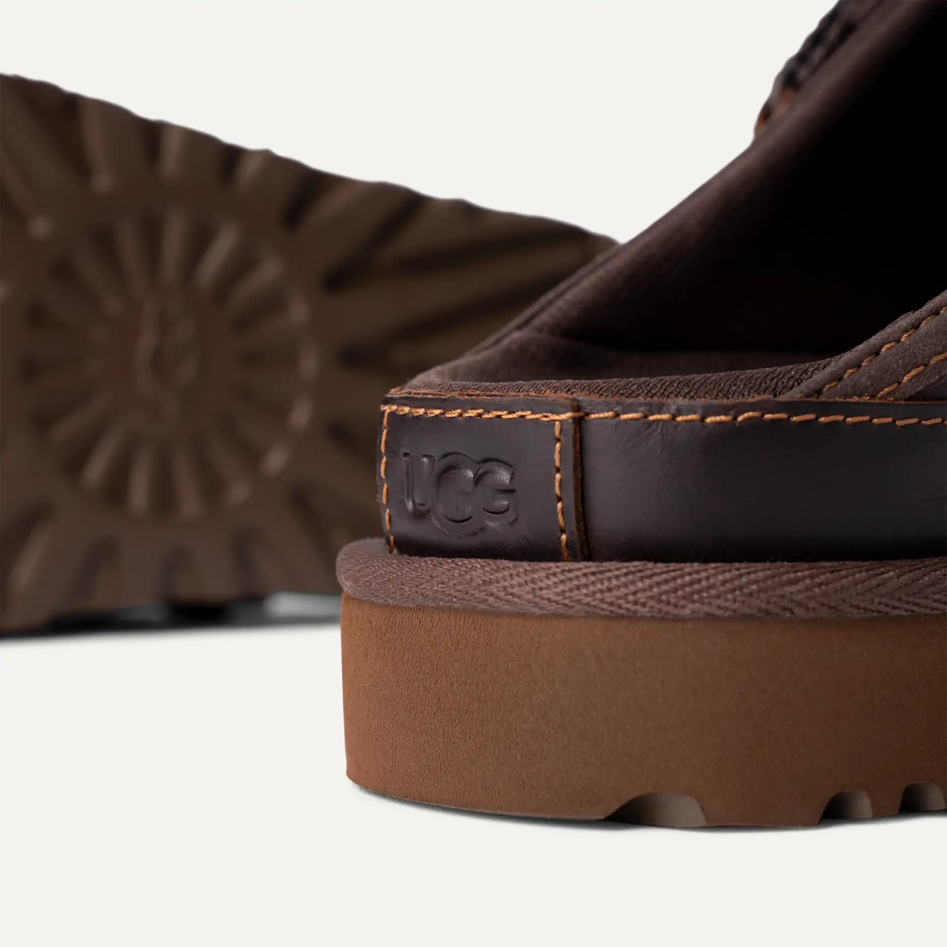 UGG Women's Goldenstar Clog Leather Regen