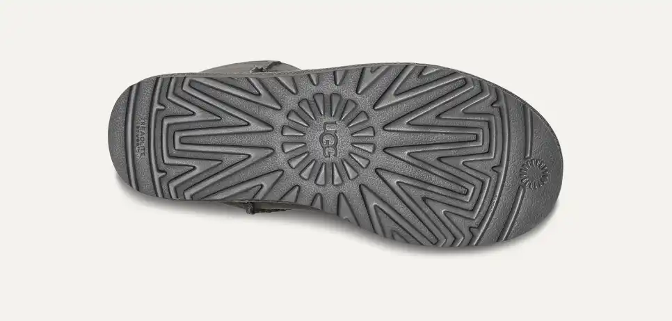 UGG Women's Classic Short II