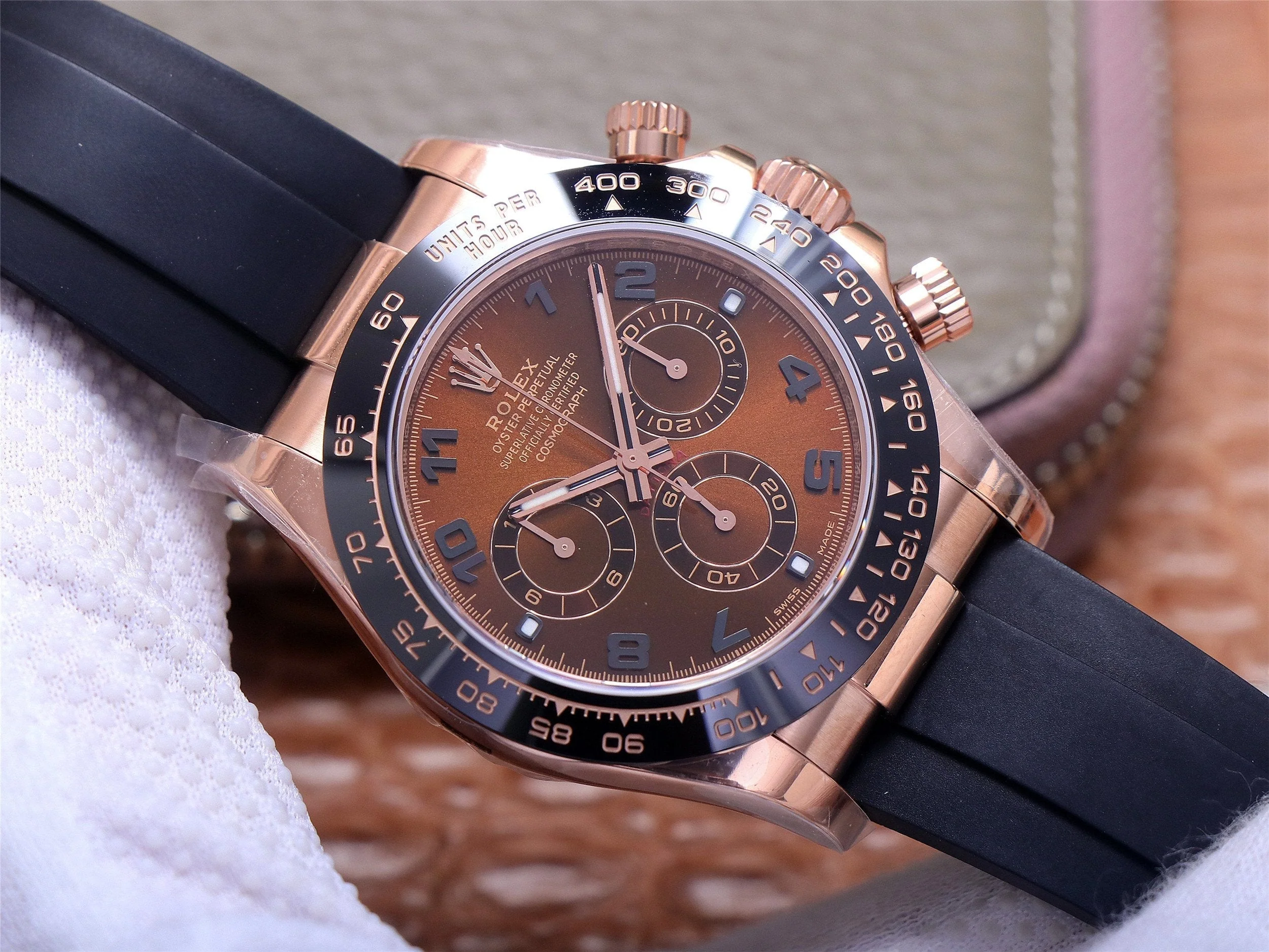 DAYTONA ROSE GOLD CASE 40MM CHOCOLATE DIAL RUBBER STRAP