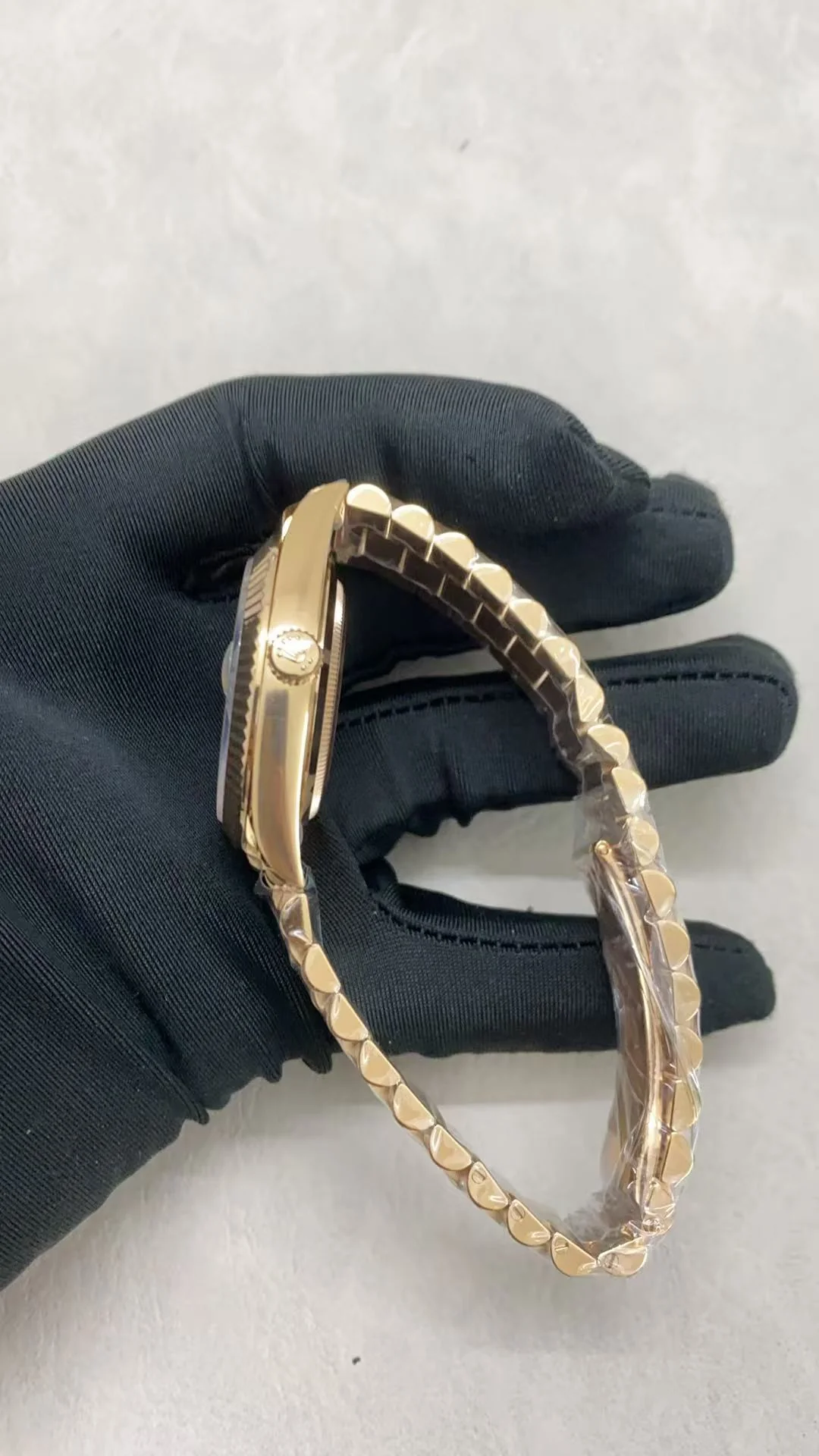 Rolex Day-Date 40mm Mop Dial Gold