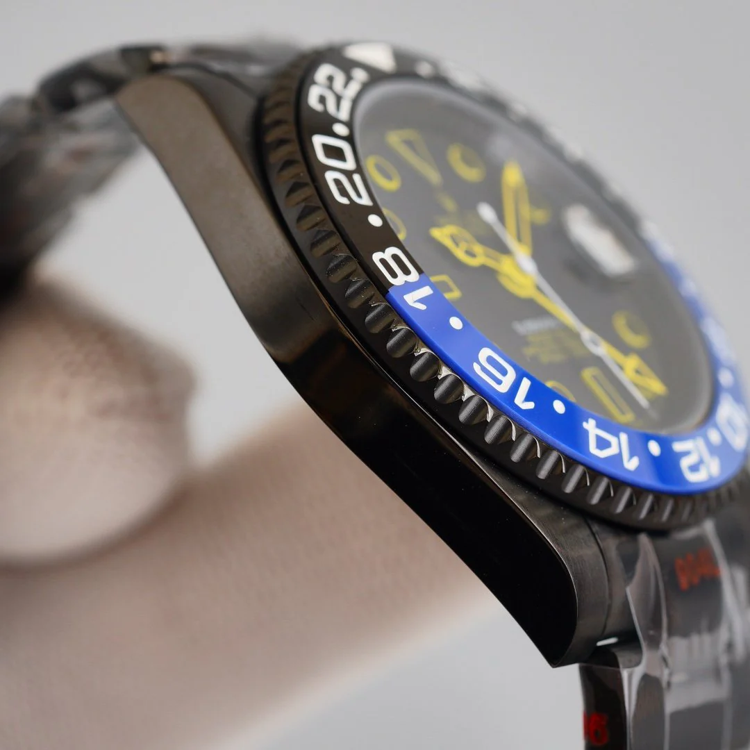 GMT-MASTER II CUSTOM BLACK BATMAN BEZEL YELLOW NUMERALS