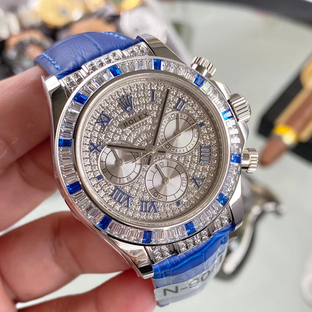 DAYTONA SET WITH 36 BAGUETTE-CUT DIAMONDS
