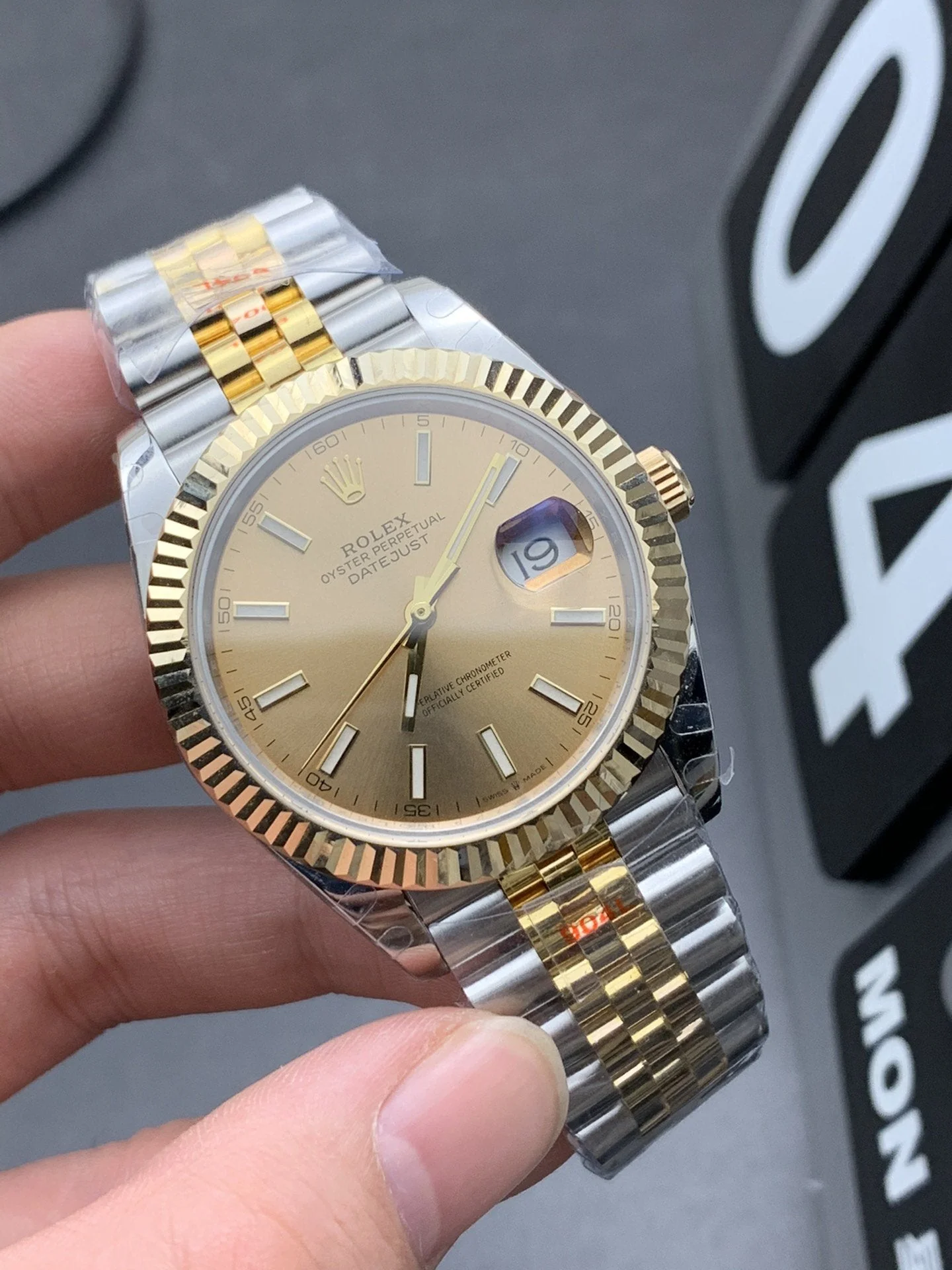 DATEJUST II 41 CHAMPAGNE DIAL JUBILEE BRACELET