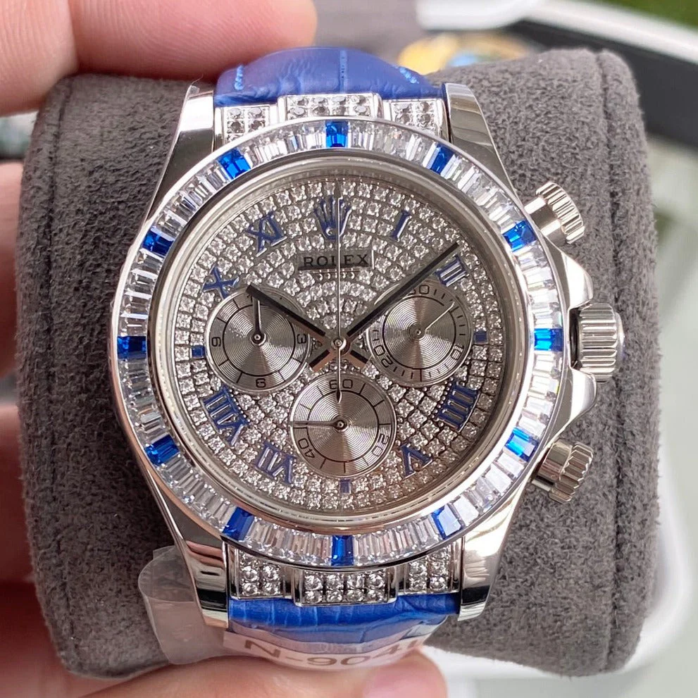 DAYTONA SET WITH 36 BAGUETTE-CUT DIAMONDS