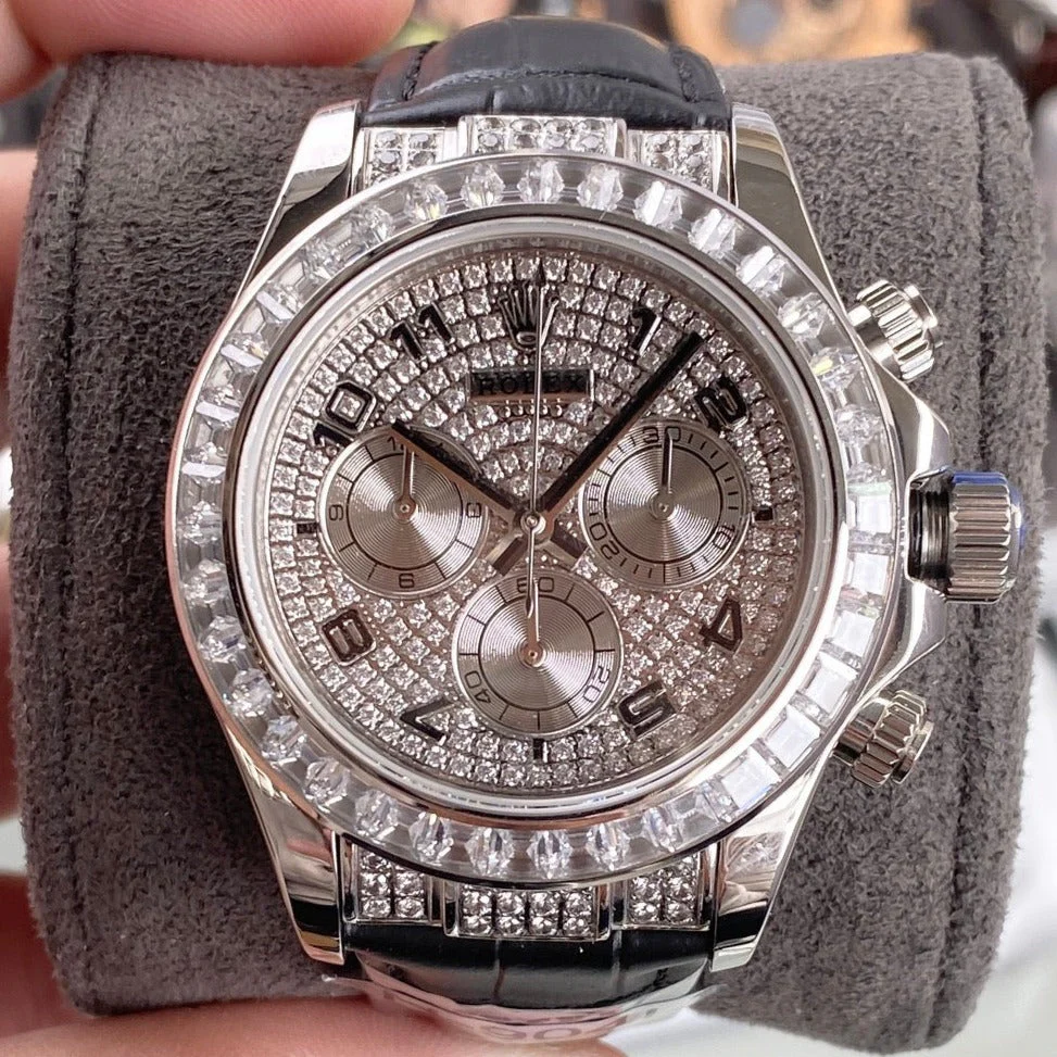 DAYTONA SET WITH 36 BAGUETTE-CUT DIAMONDS BLACK LEATHER