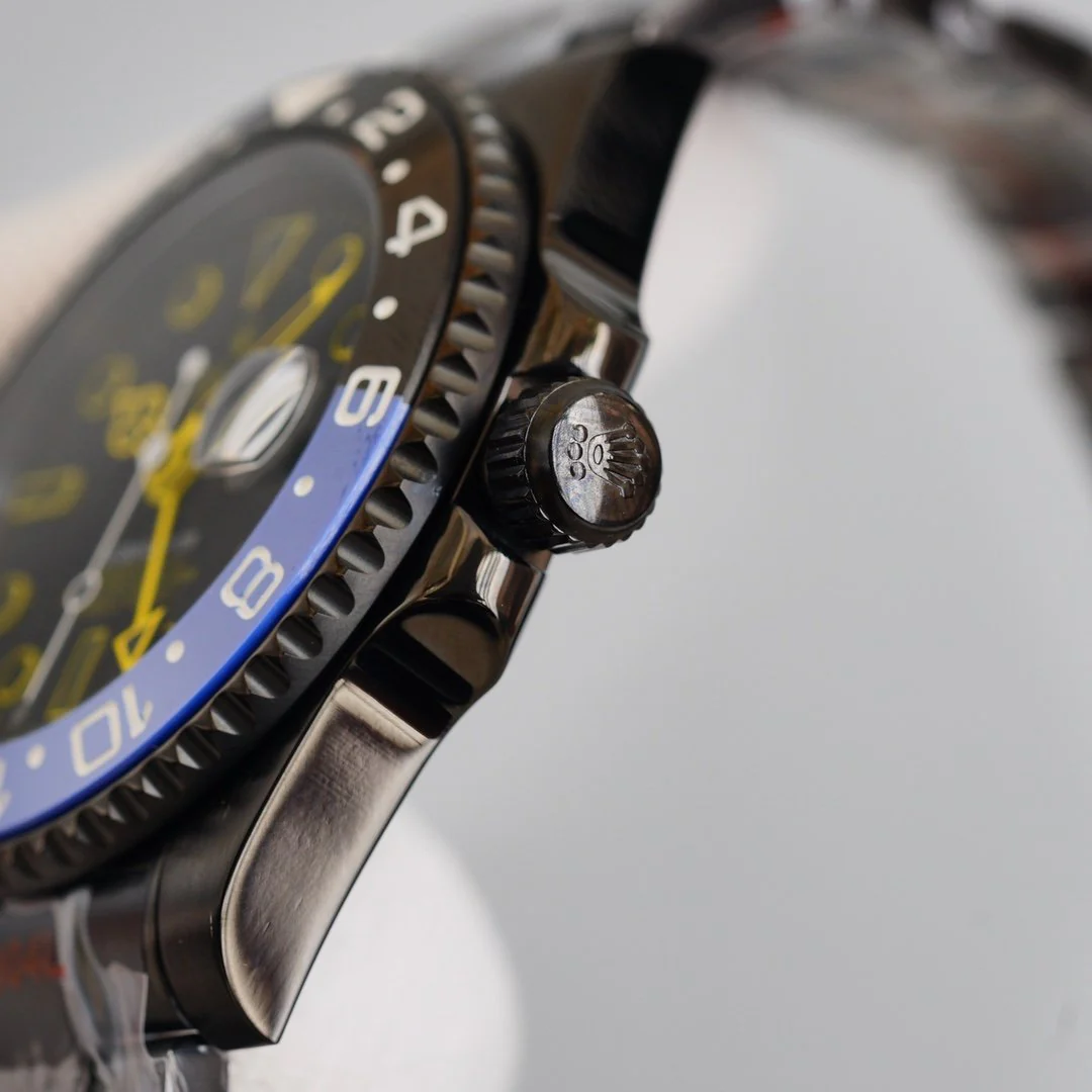 GMT-MASTER II CUSTOM BLACK BATMAN BEZEL YELLOW NUMERALS