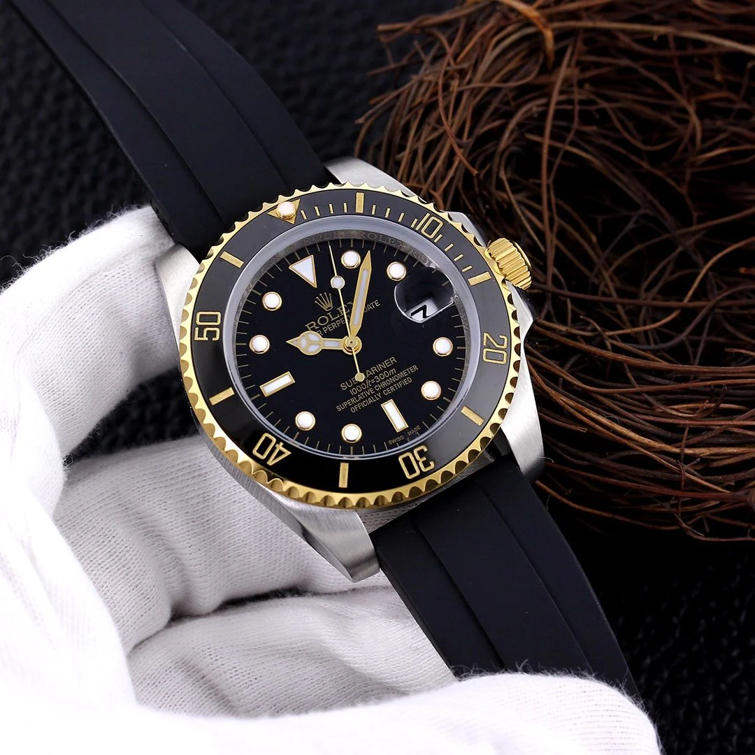 SUBMARINER DATE 40 GOLD CASE RUBBER STRAP
