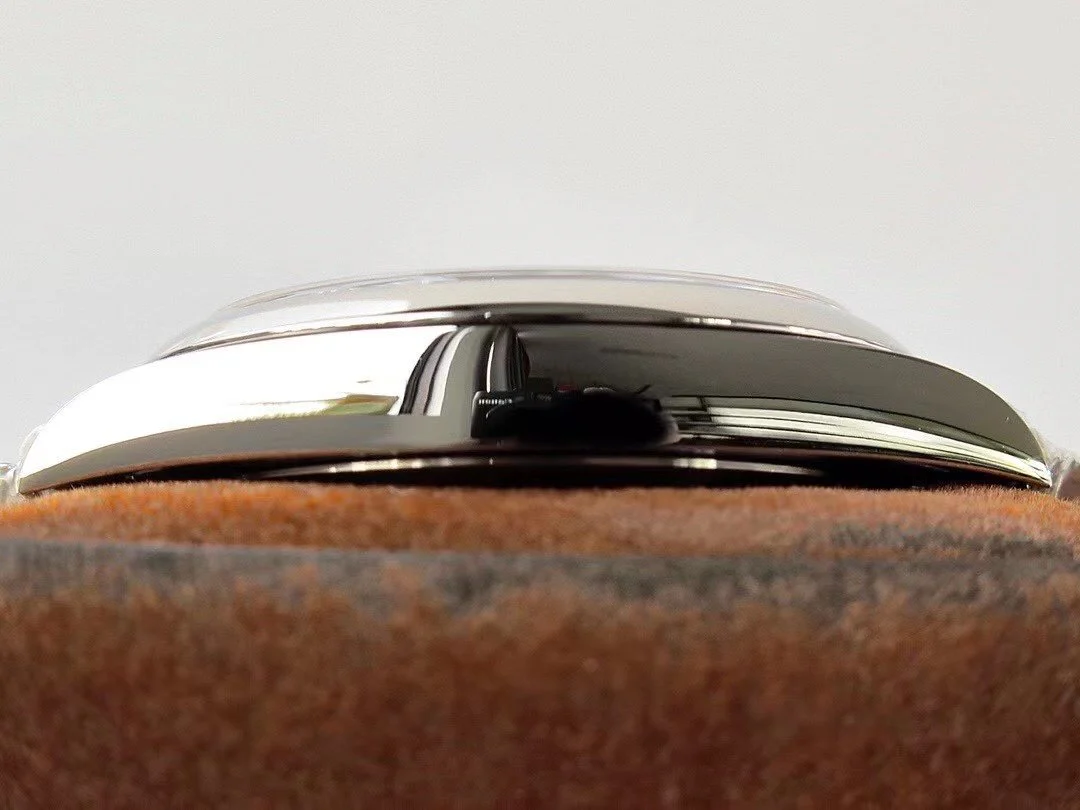 OYSTER PERPETUAL 41 STAINLESS STEEL RED DIAL