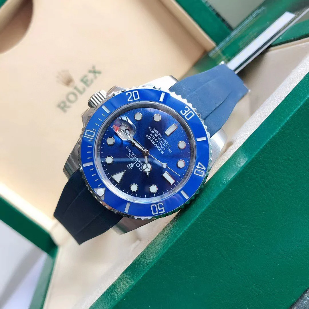SUBMARINER DATE 41 BLUE BEZEL RUBBER STRAP