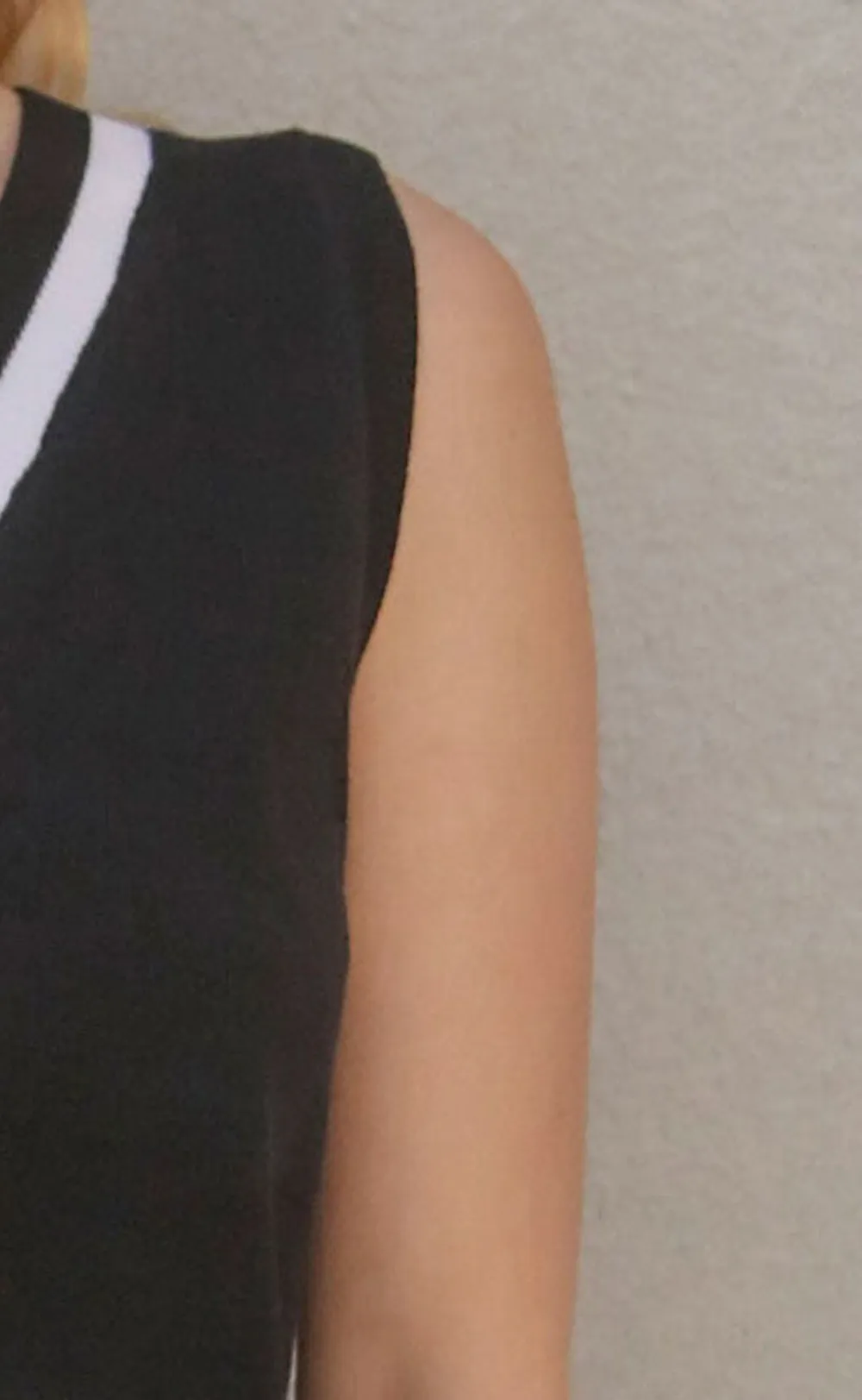 Balck Sleeveless V Neck Crop Top and Skirt Set