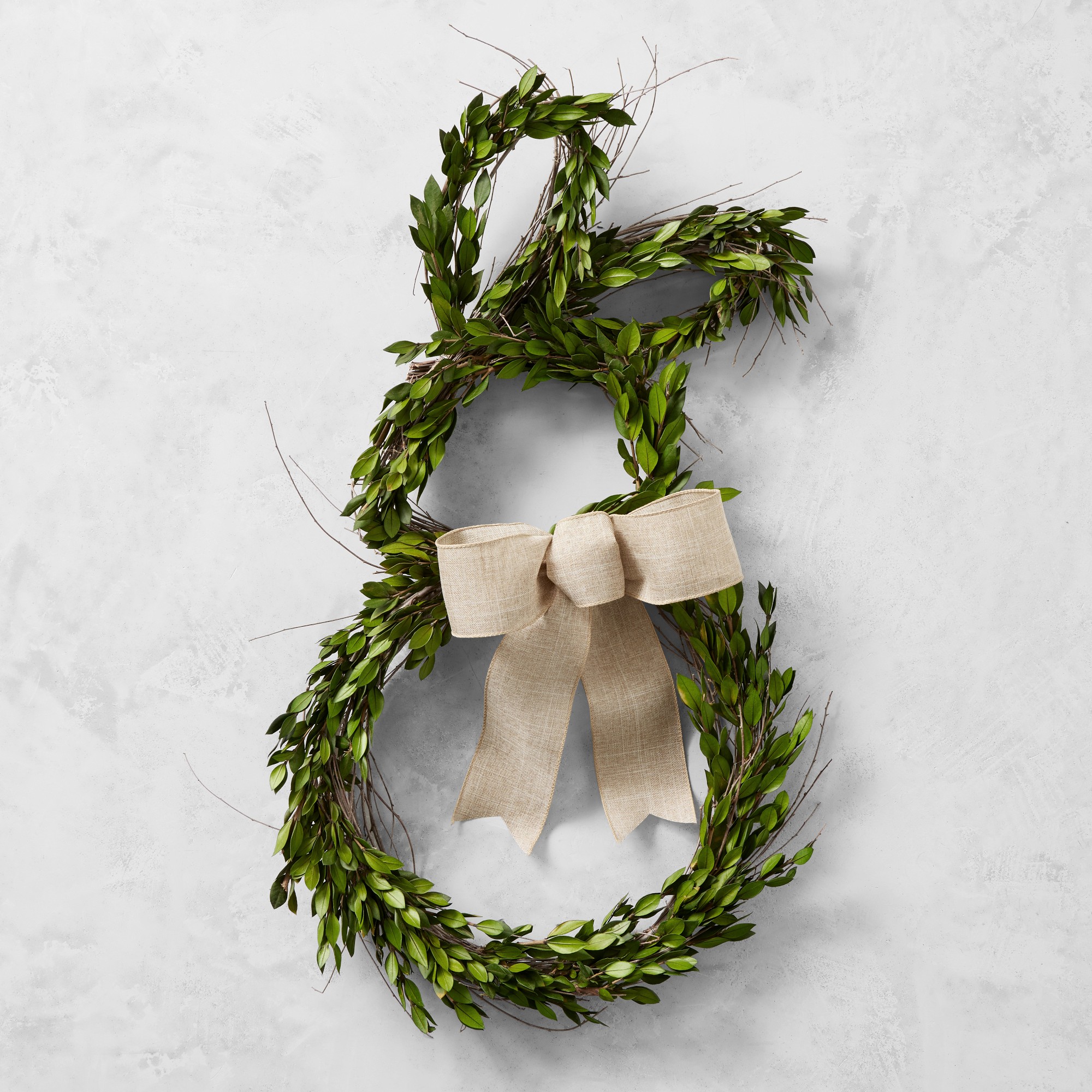 Sitting Garden Bunny Live Wreath, 28