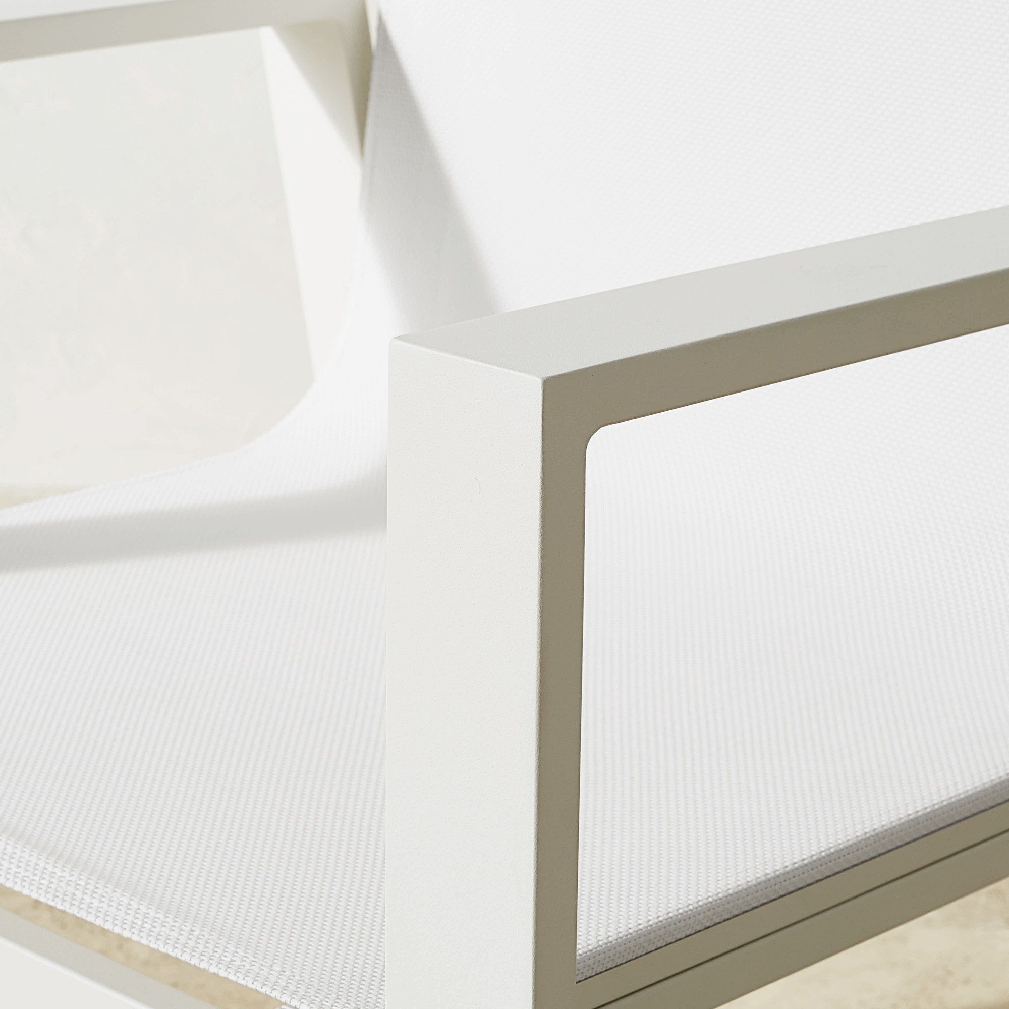 Santa Barbara White Metal Dining Table & Dining Chairs (84-124)