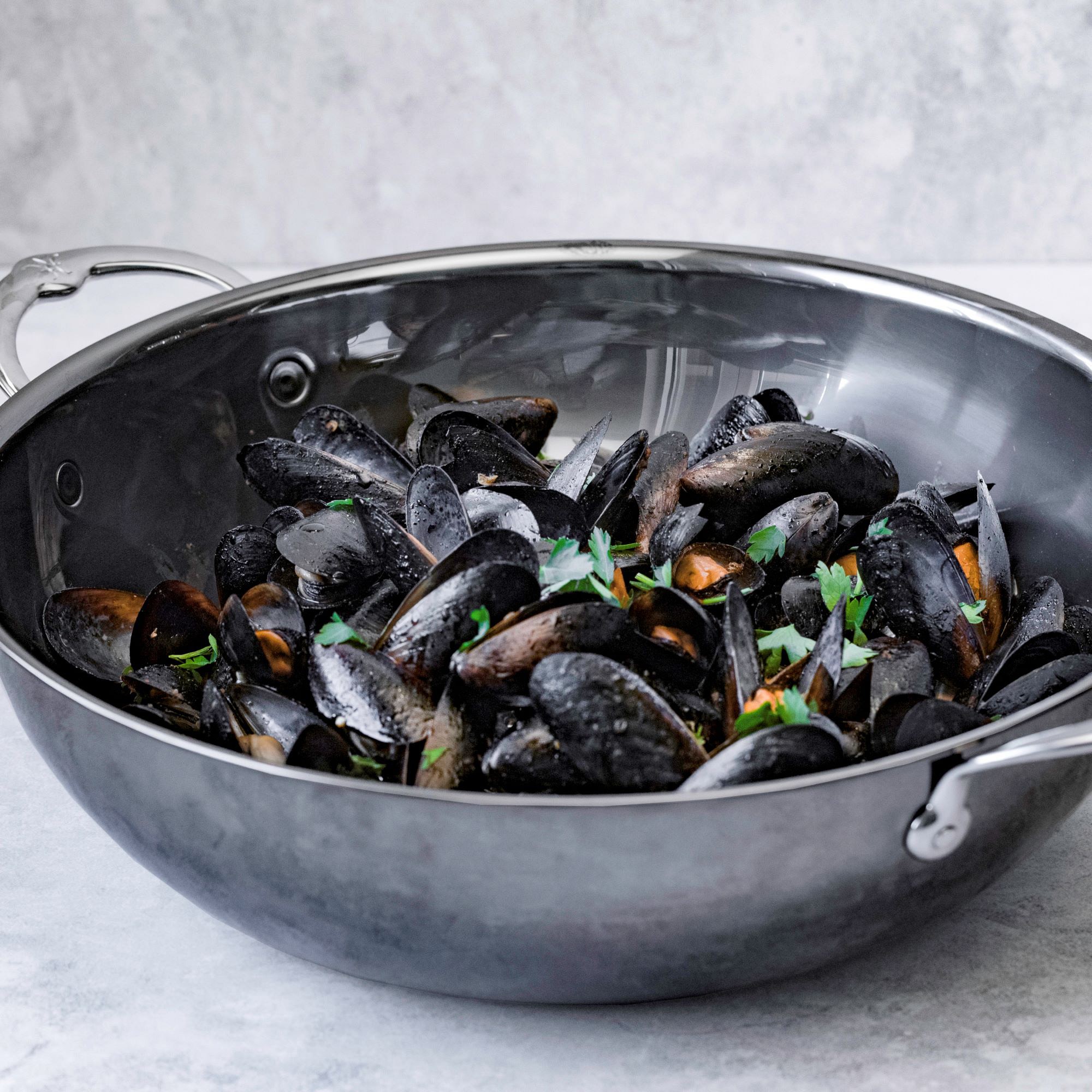 Hestan NanoBond® Titanium Stainless-Steel Wok with Lid, 14