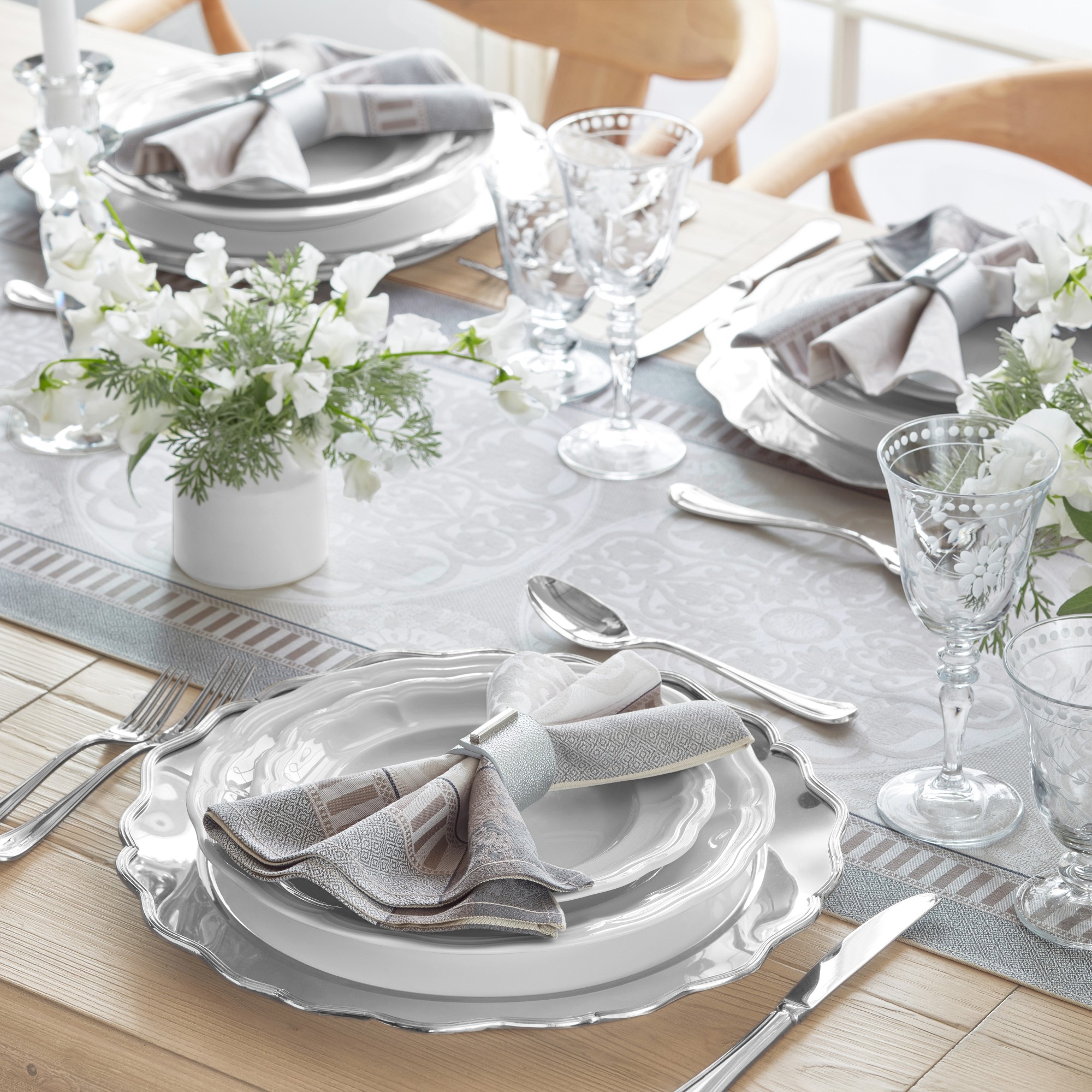 Jacquard Malta Table Runner