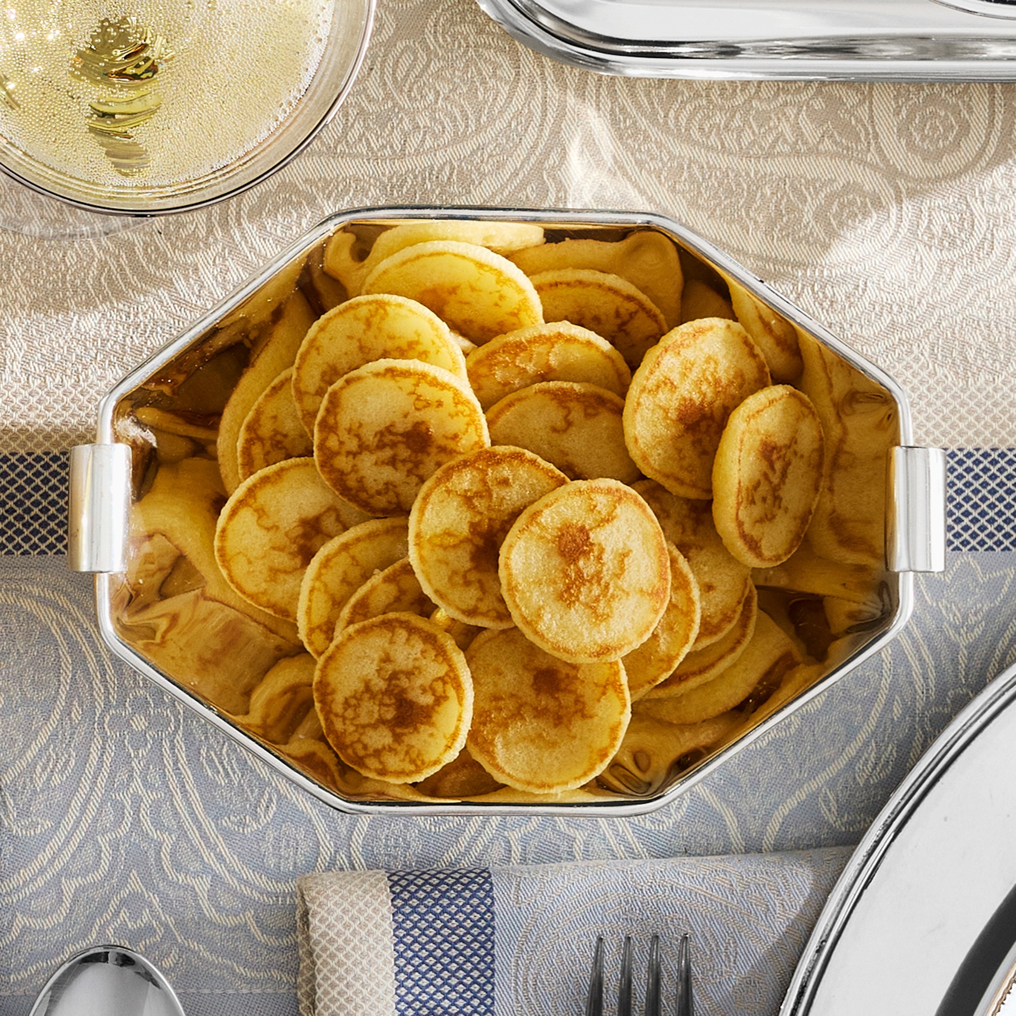 Jacquard Madrid Table Runner