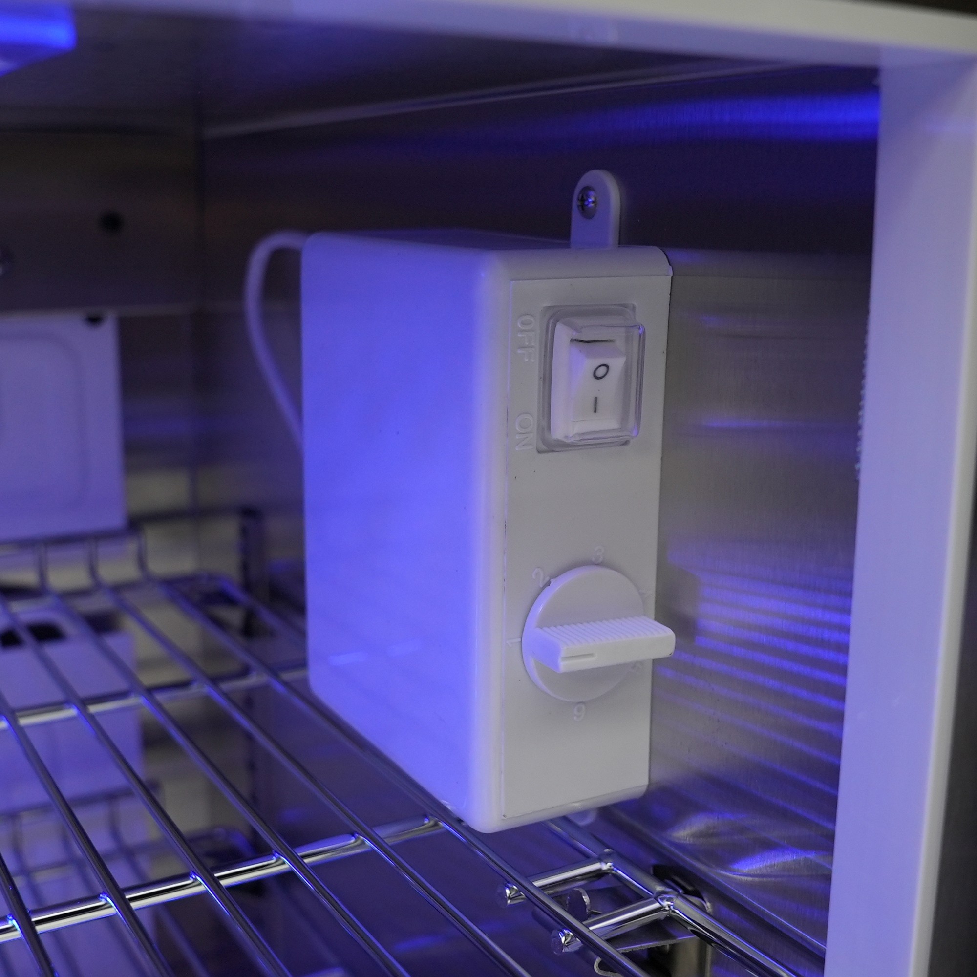 Mont Alpi 805 Deluxe Island with Fridge