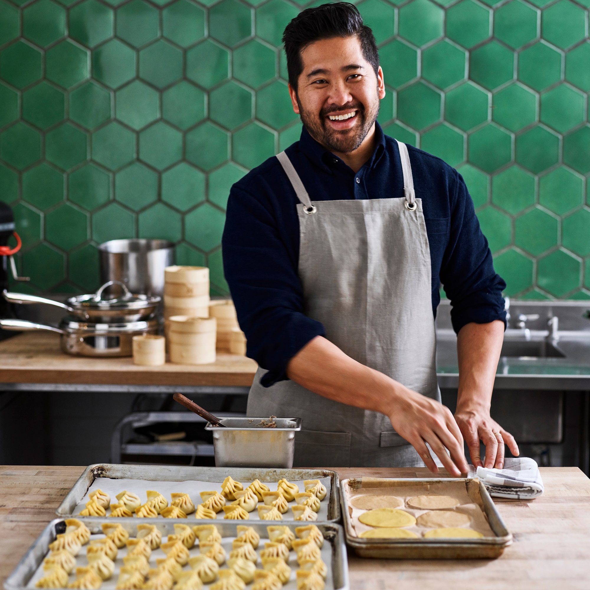 Williams Sonoma Traditionaltouch™ Corrugated Half Sheet Pan