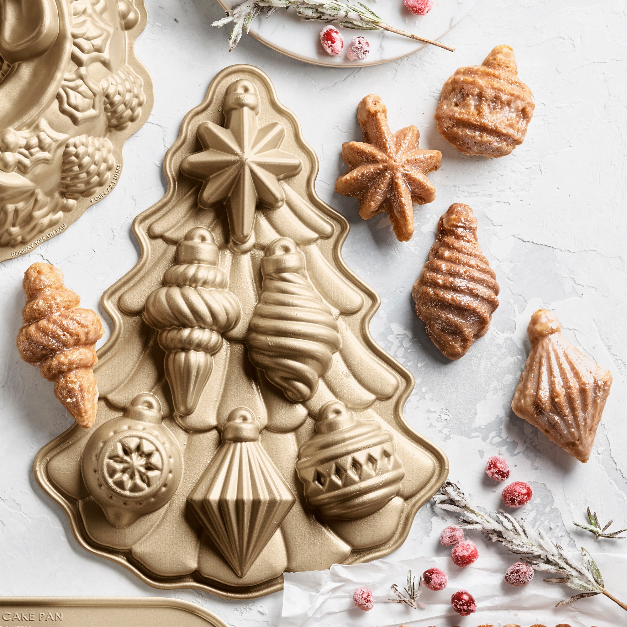 Nordic Ware Nonstick Cast Aluminum Ornament Cakelet Pan