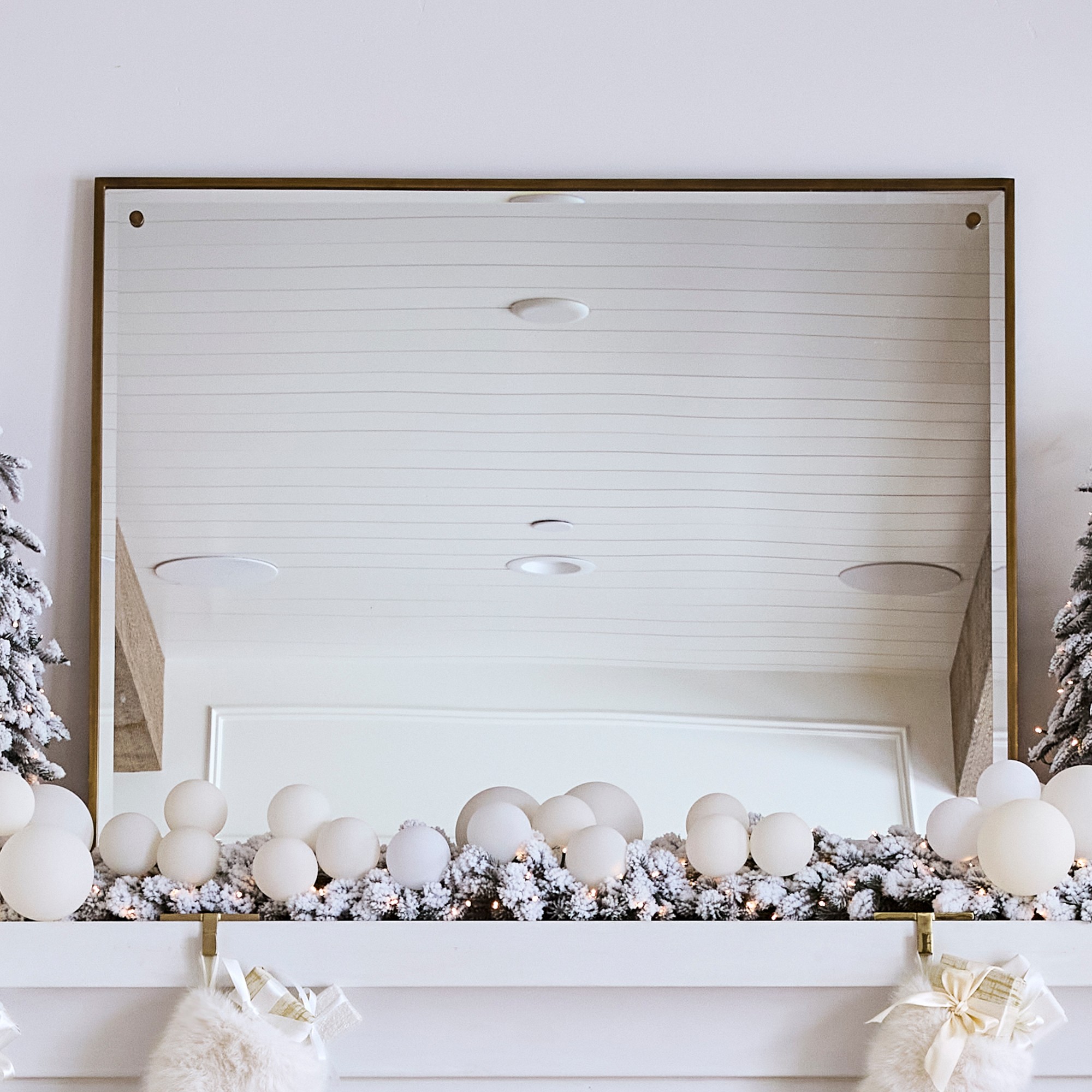 Jeff Leatham x Williams Sonoma Winter White Flocked Pre-Lit Wreath & Garland