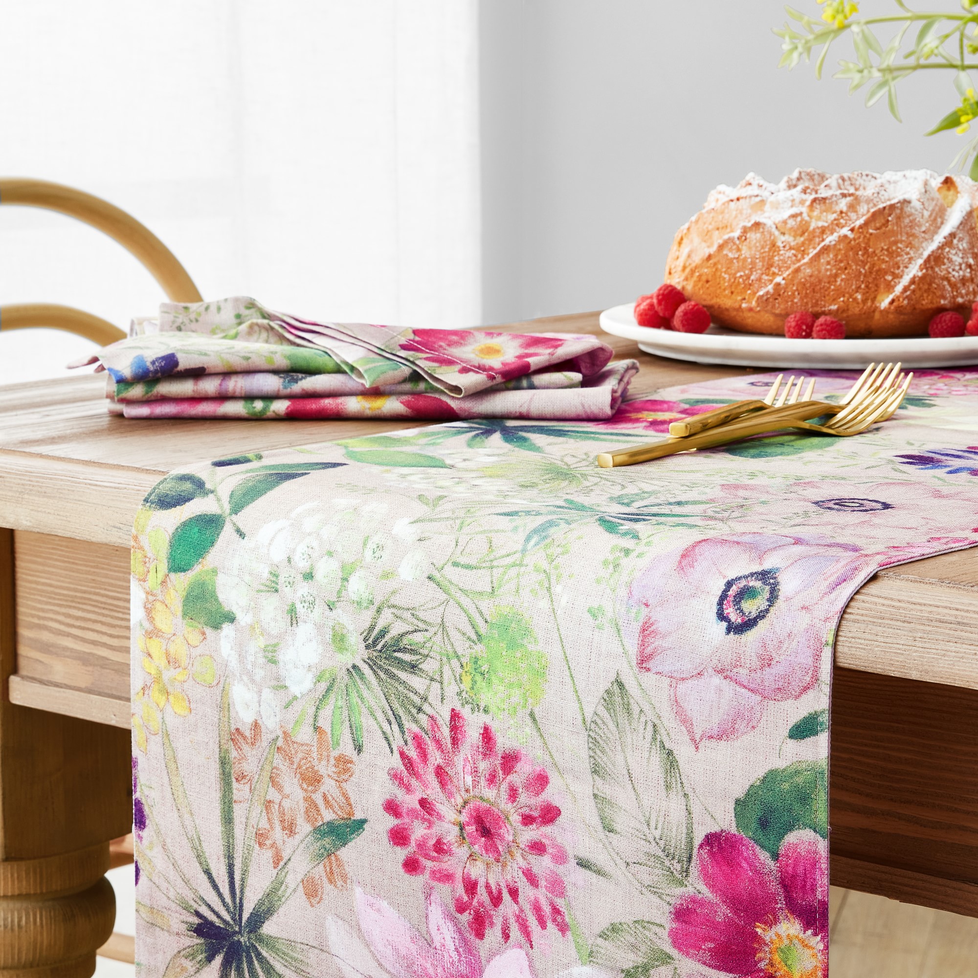 La Vie en Rose Table Runner