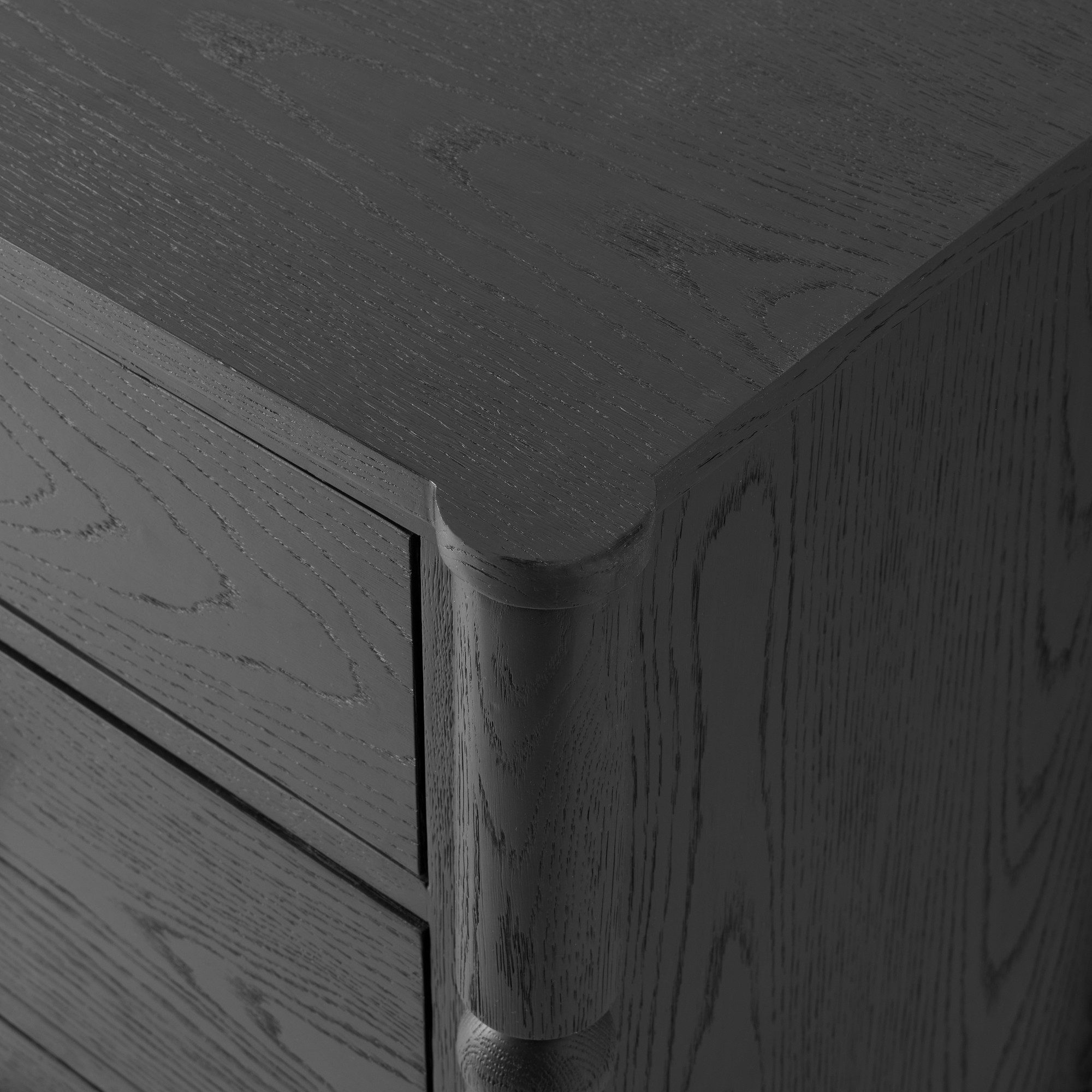 Spindle 4-Drawer Dresser (50)