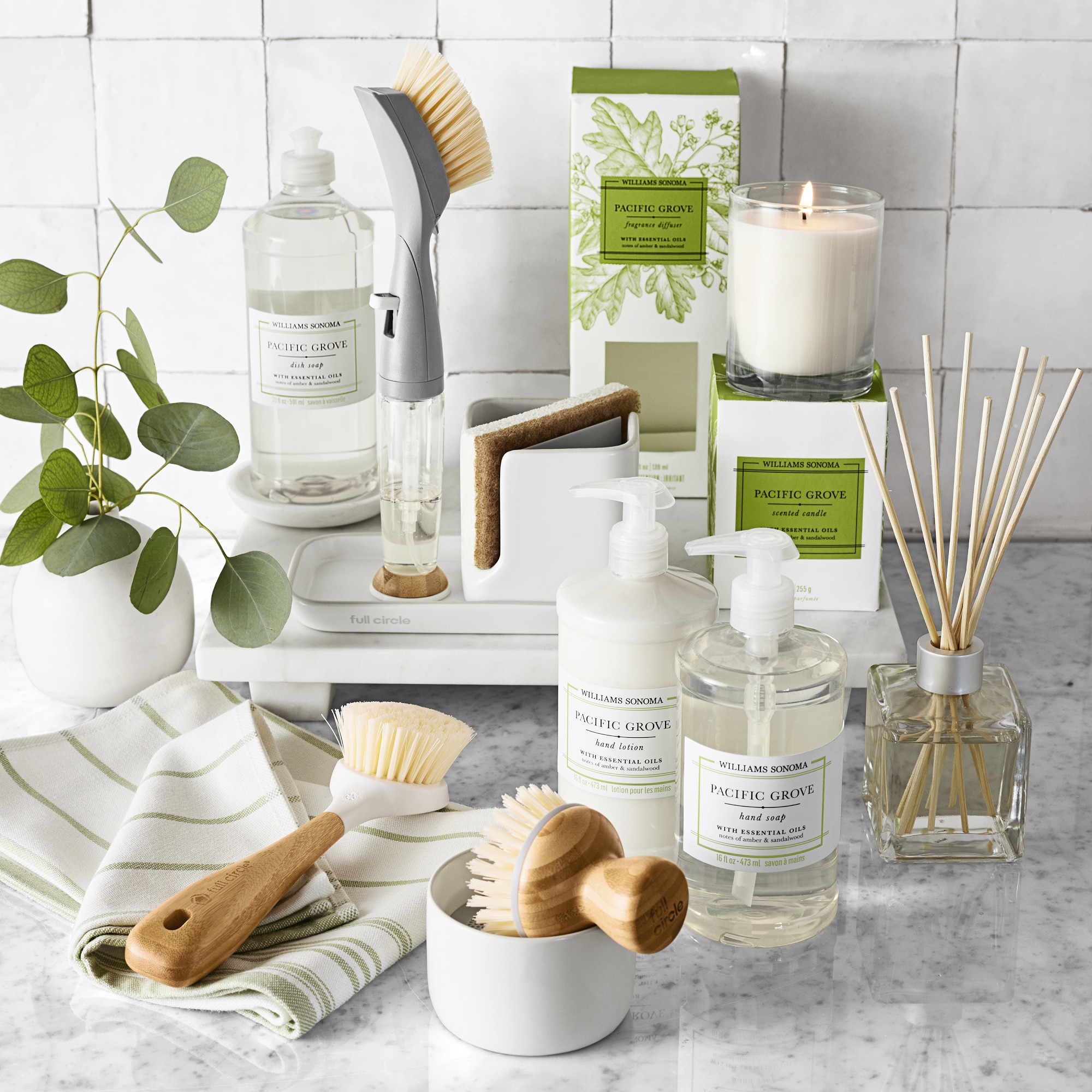 Full Circle FOMO Dispensing Foam Brush