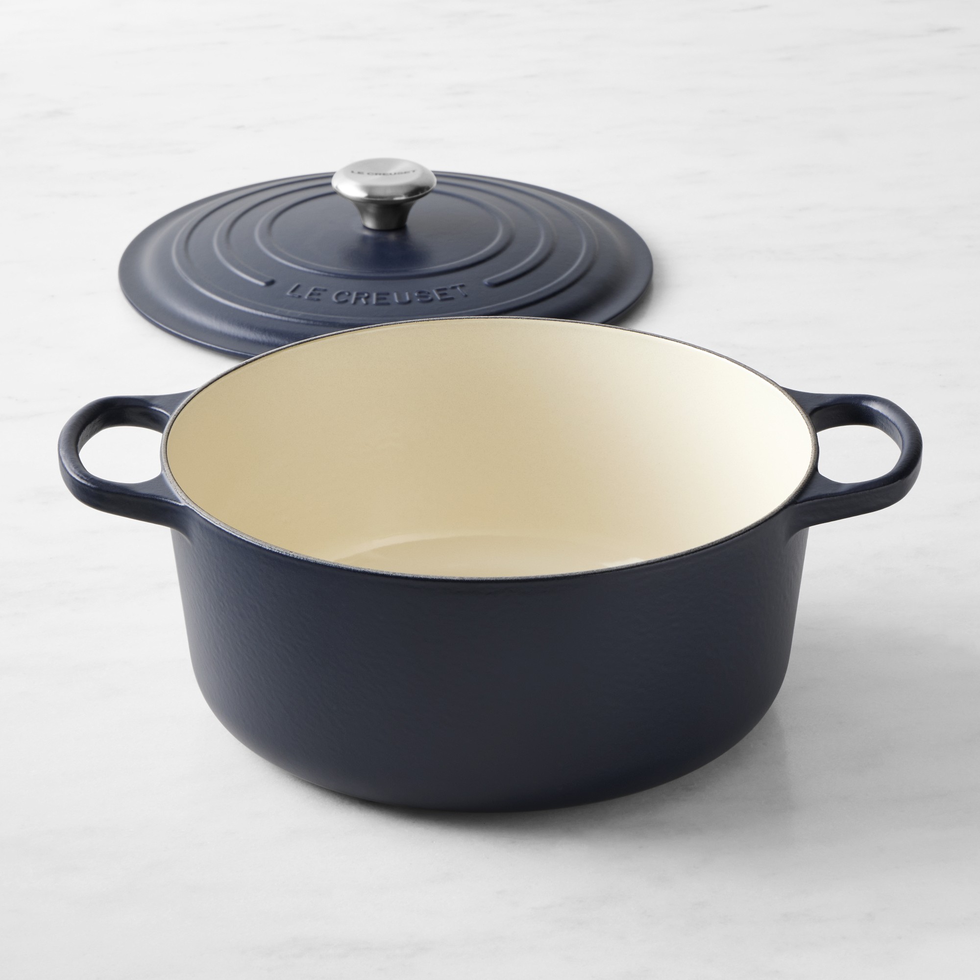 Le Creuset Signature Enameled Cast Iron Round Dutch Oven