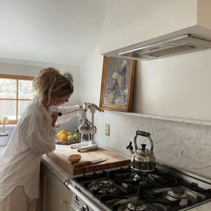 Le Creuset Classic Stainless-Steel Tea Kettle