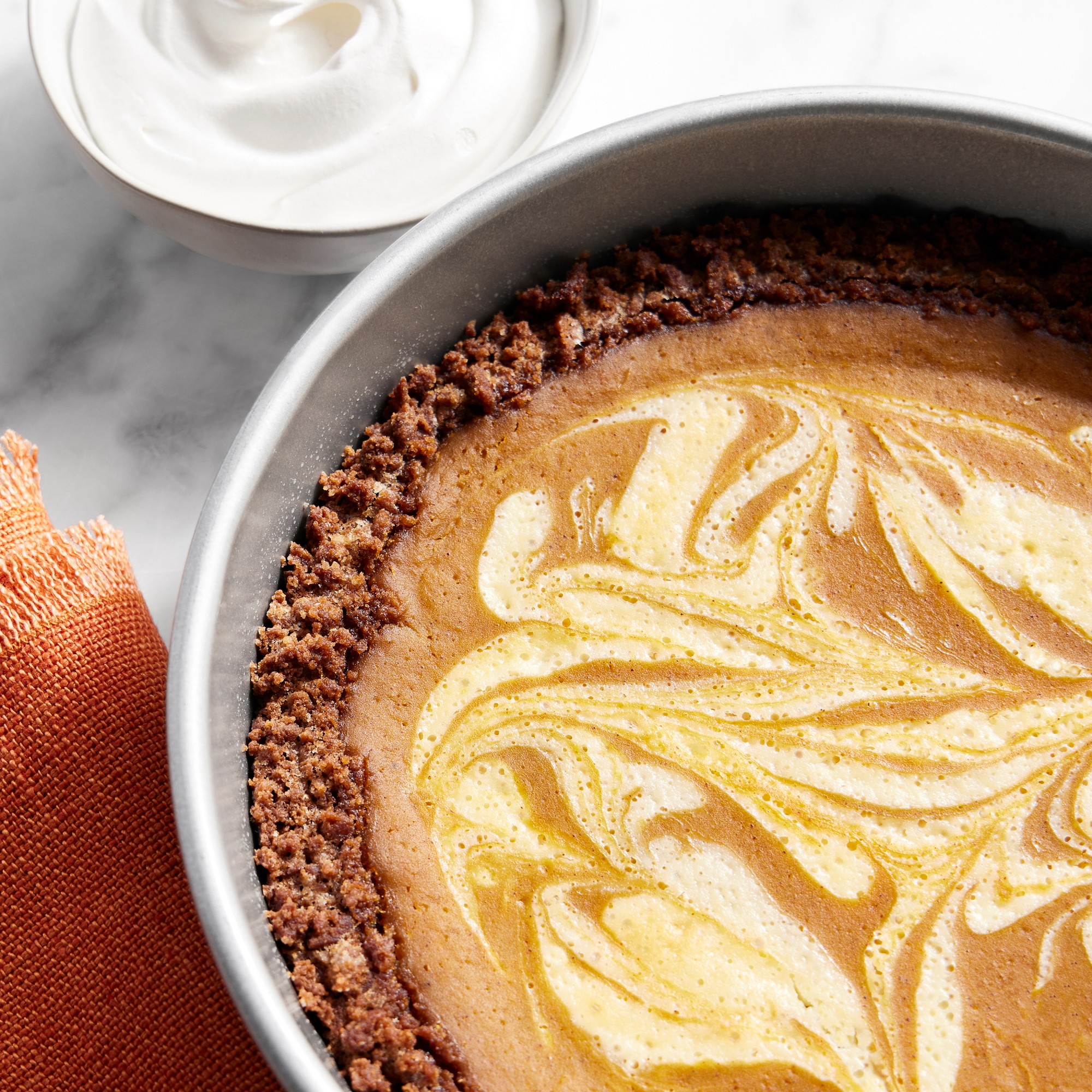 Williams Sonoma Traditionaltouch™ Round Cake Pan