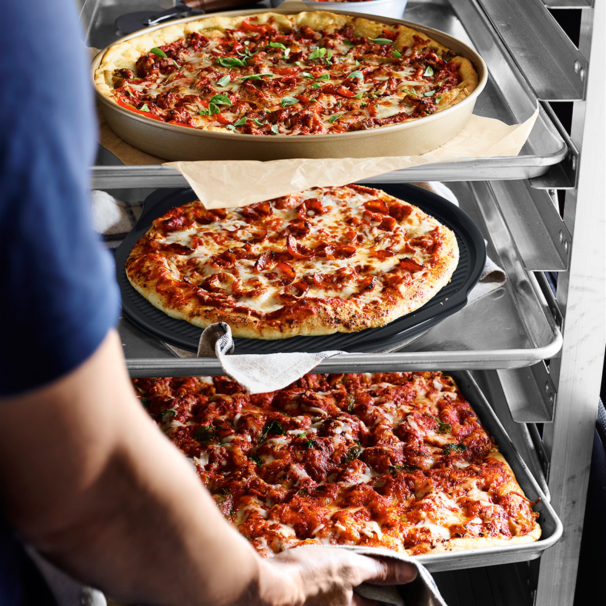 Williams Sonoma Traditionaltouch™ Corrugated Three-Quarter Sheet Pan