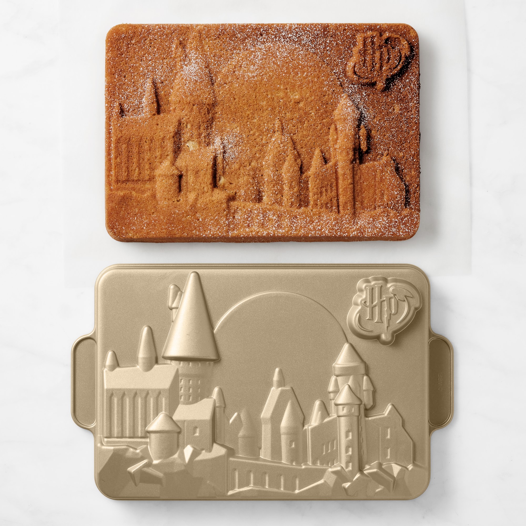 HARRY POTTER™ Hogwarts Cast Aluminum Nonstick Cake Pan, 13 x 9