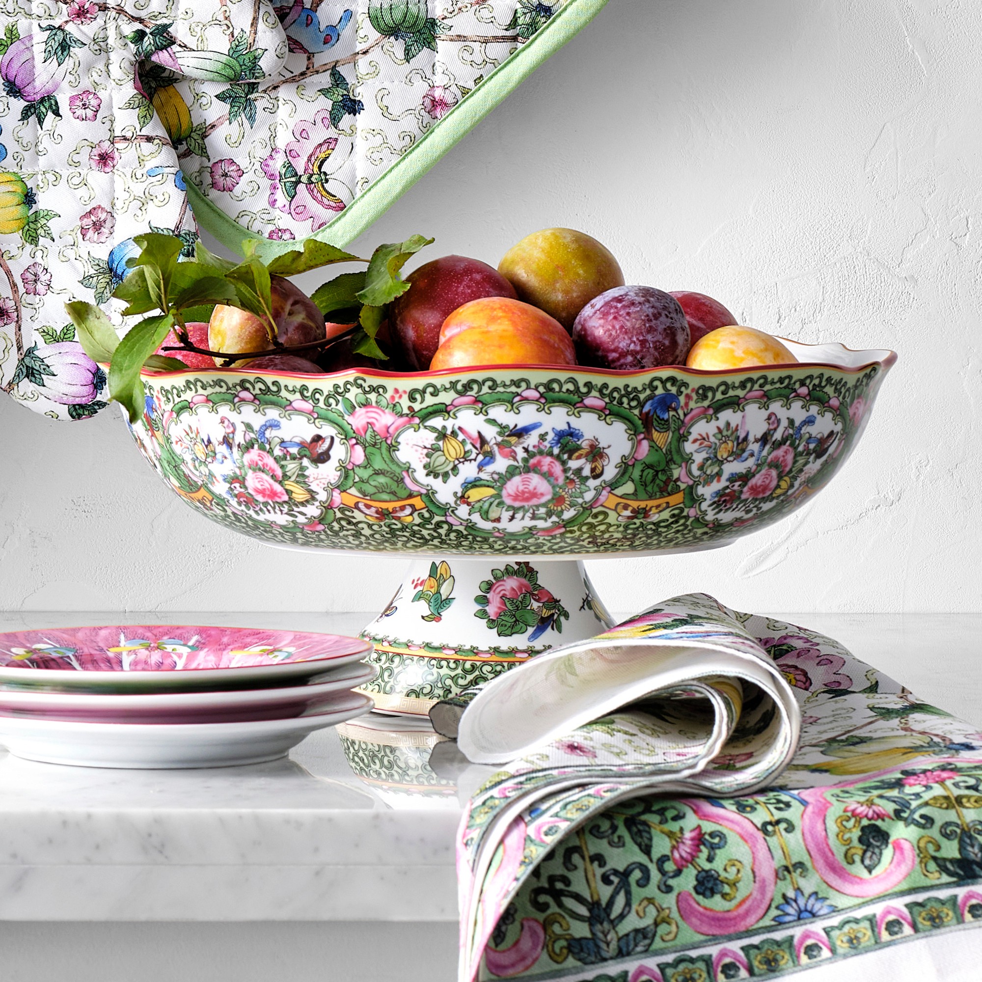 Famille Rose Porcelain Fruit Bowl