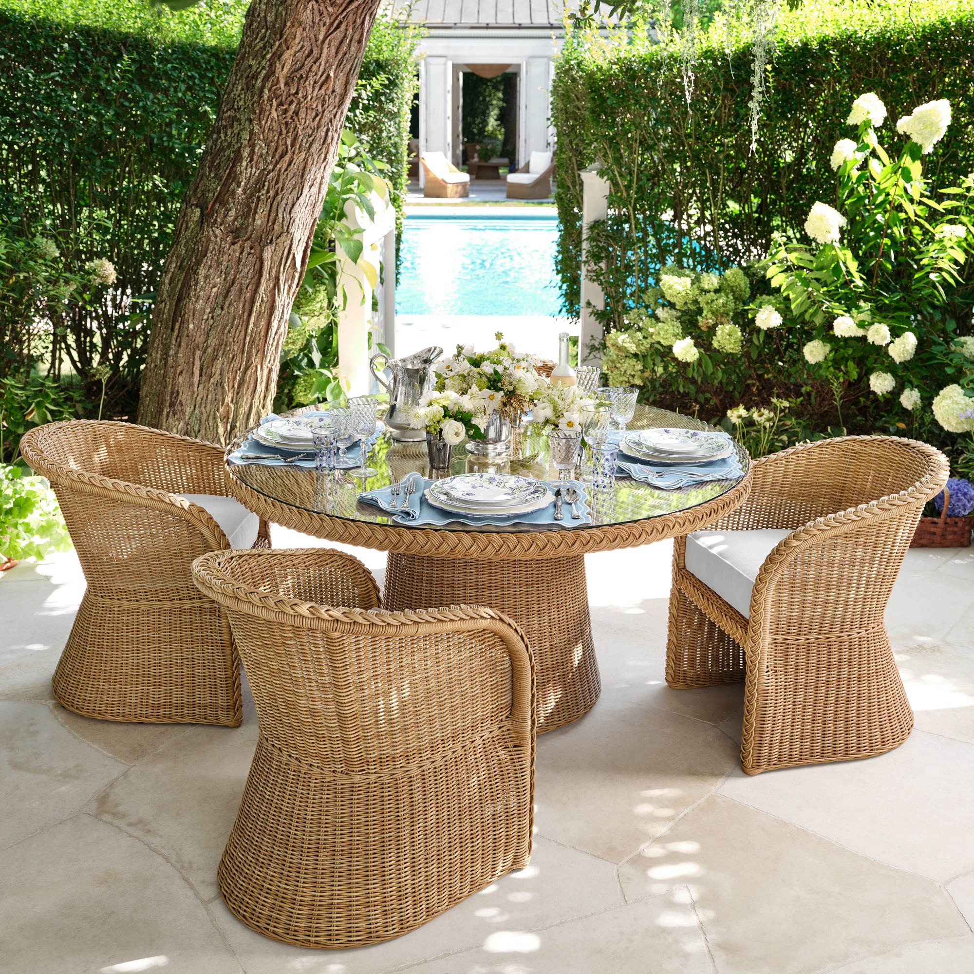 AERIN Garden Bouquet Blue Scalloped Charger