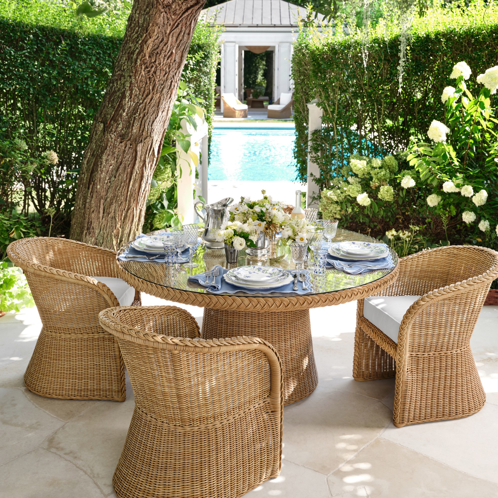 AERIN East Hampton Dining Table (60)