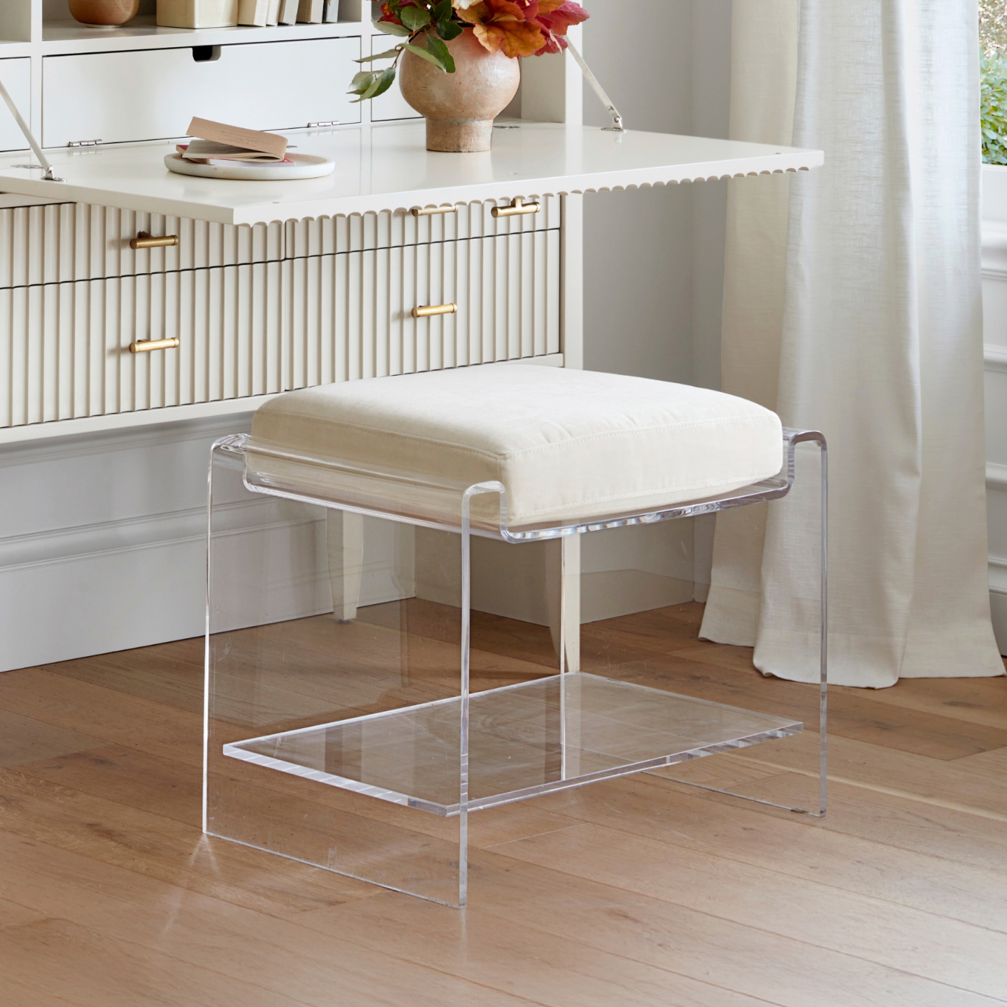 Acrylic Stool (25.5)