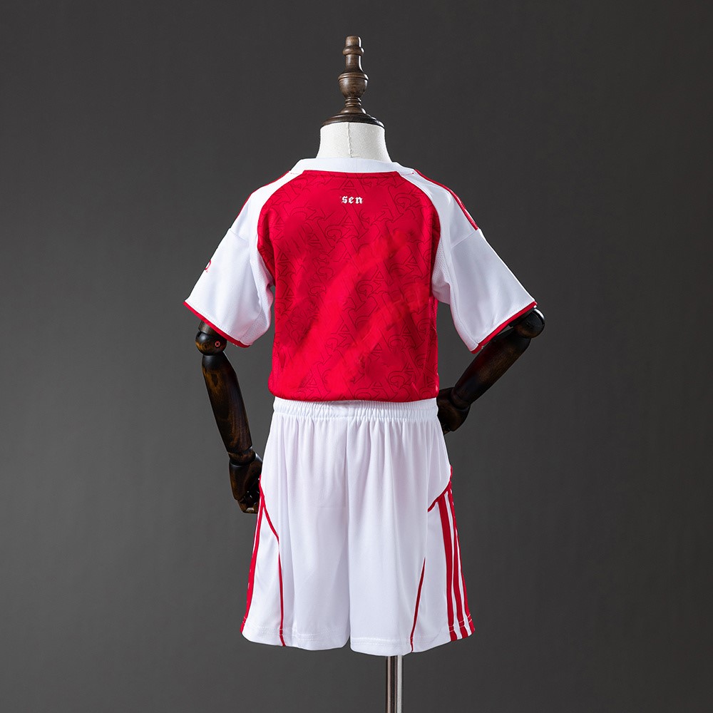 New Arsenal kids' jersey