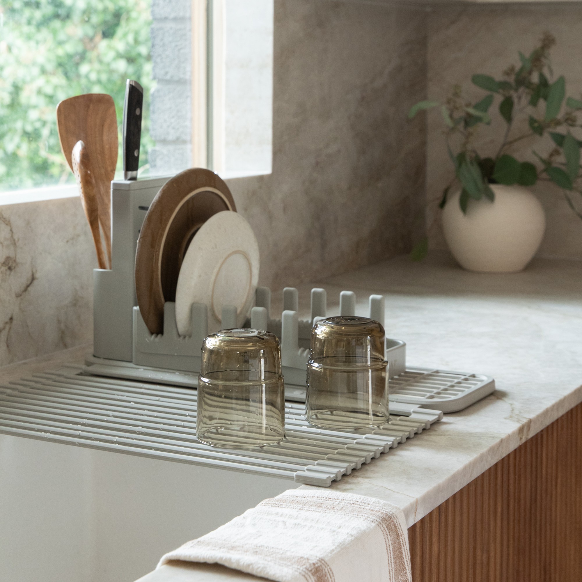 Dorai Over the Sink Dish Pad and Dish Pad Rack