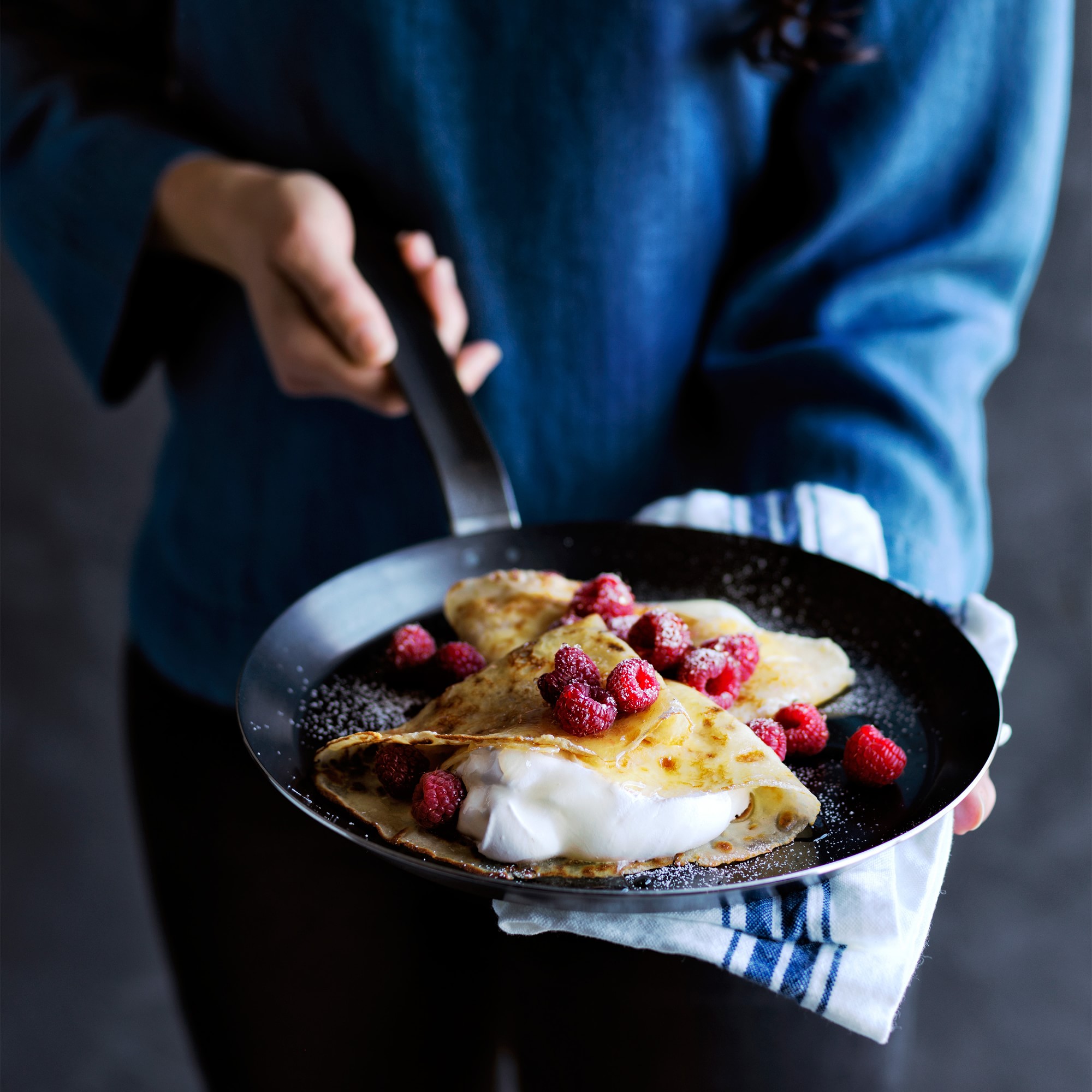 de Buyer Blue Carbon Steel Crêpe Pan, 9 1/2