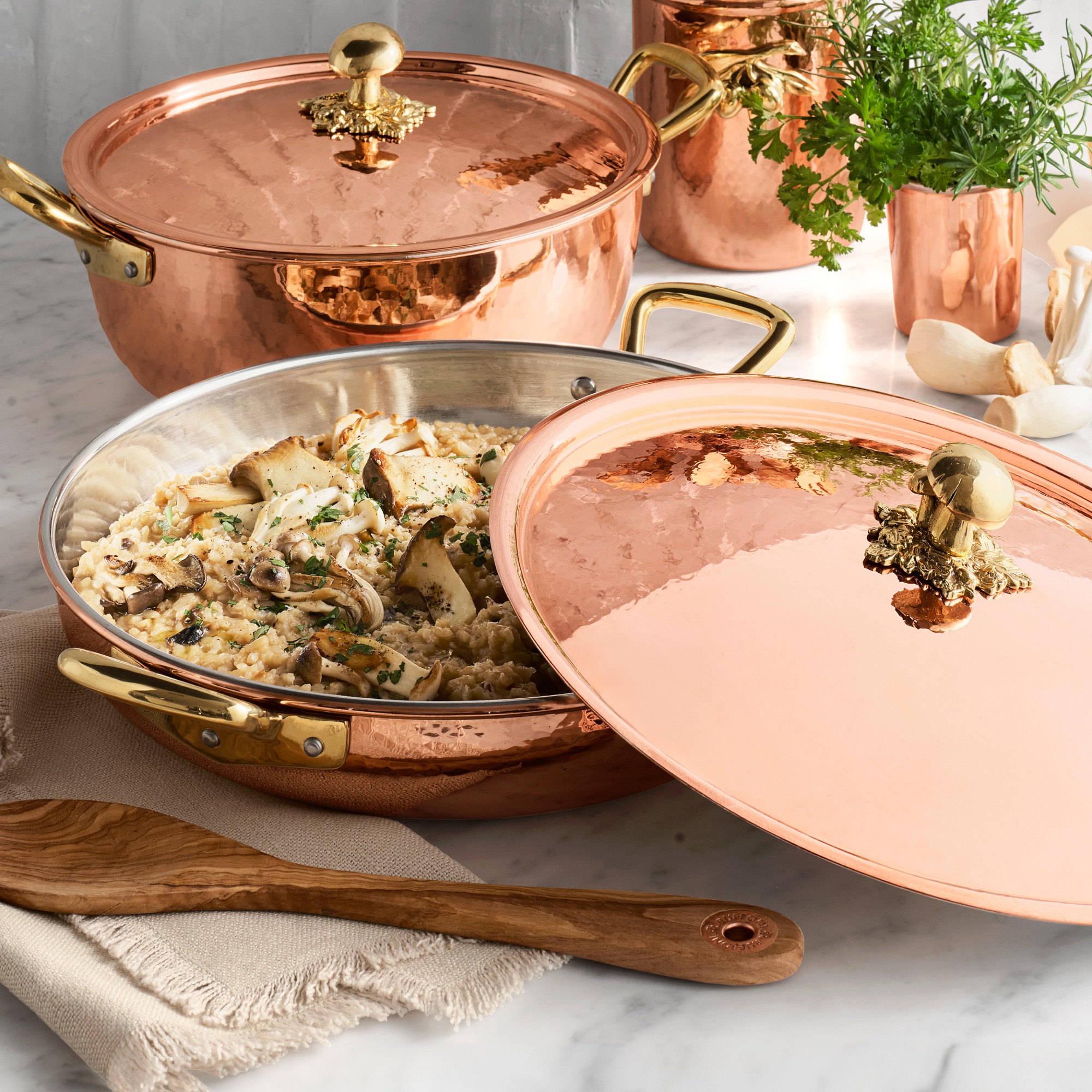 Ruffoni Historia Hammered Copper Round Wide Braiser with Mushroom Knob, 5 3/4-Qt.
